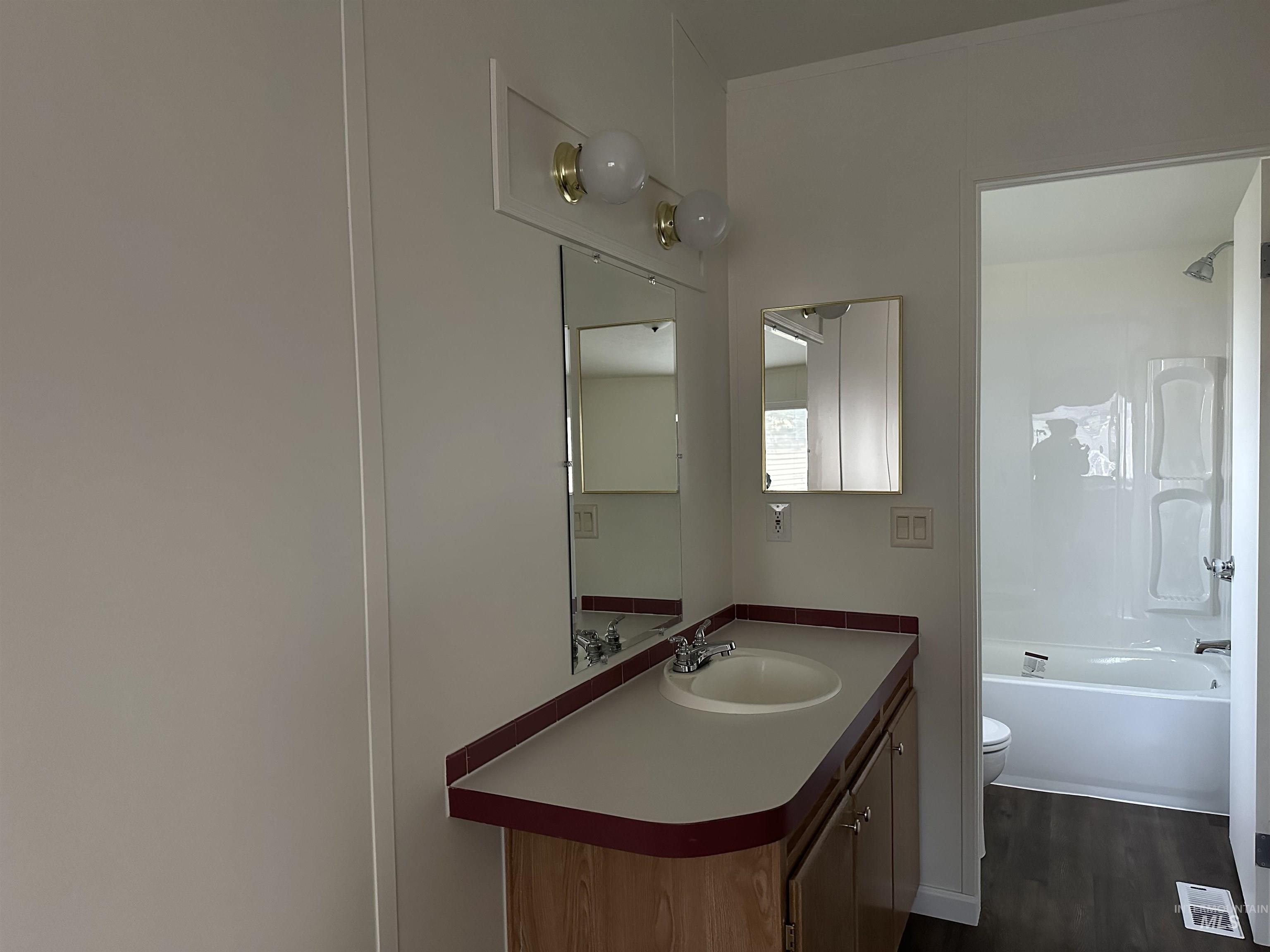 property viewer photo 7