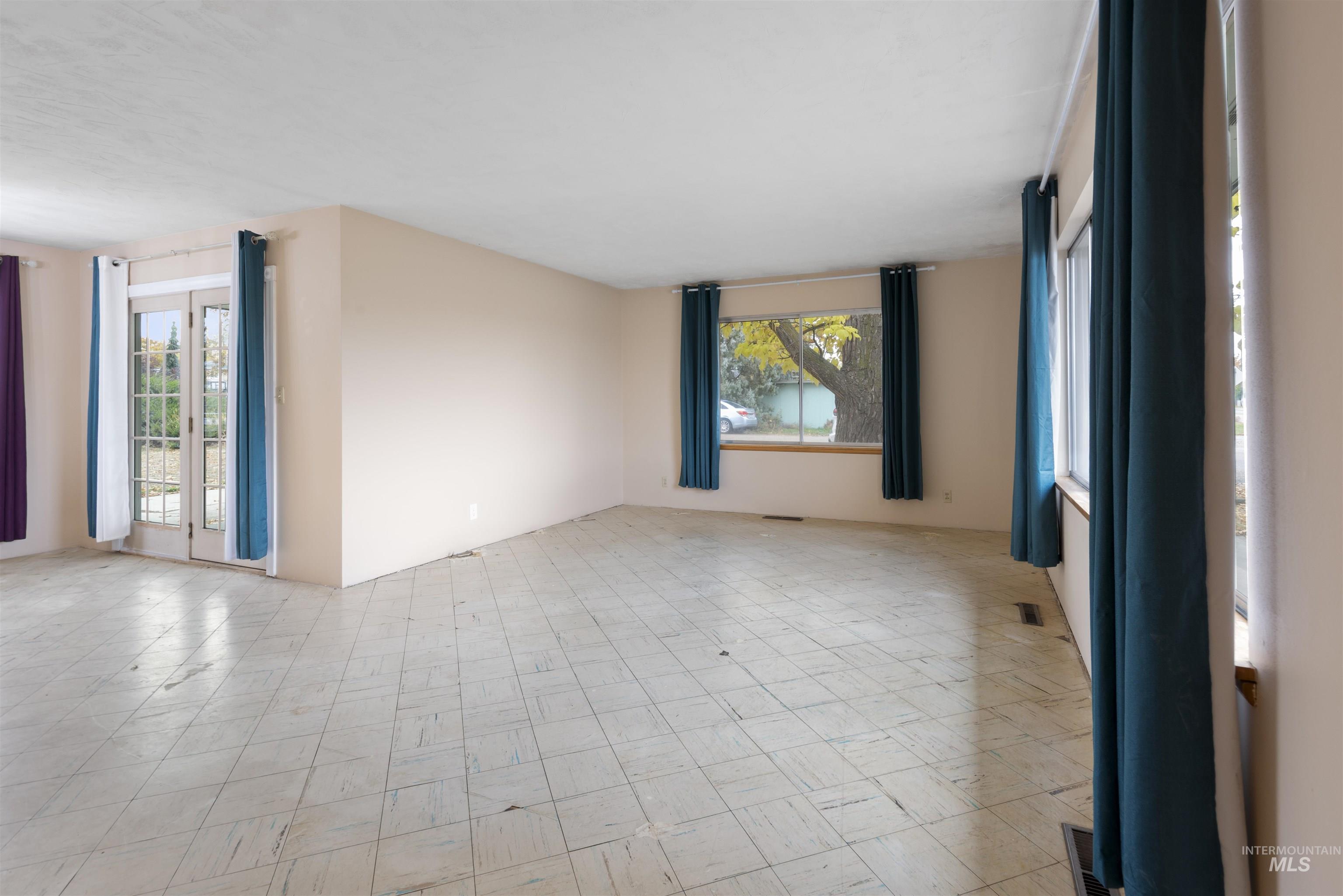 property viewer photo 3