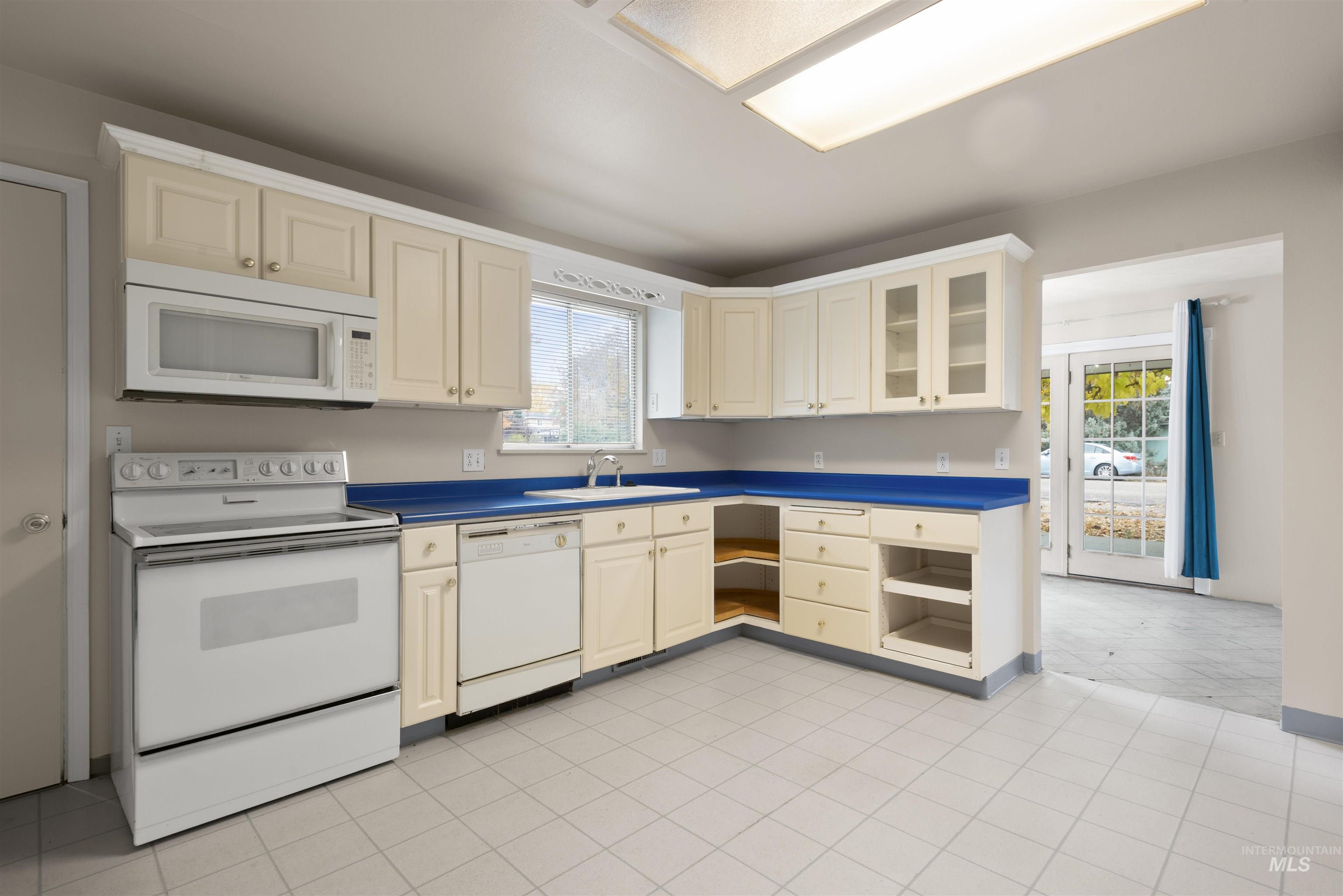 property viewer photo 7