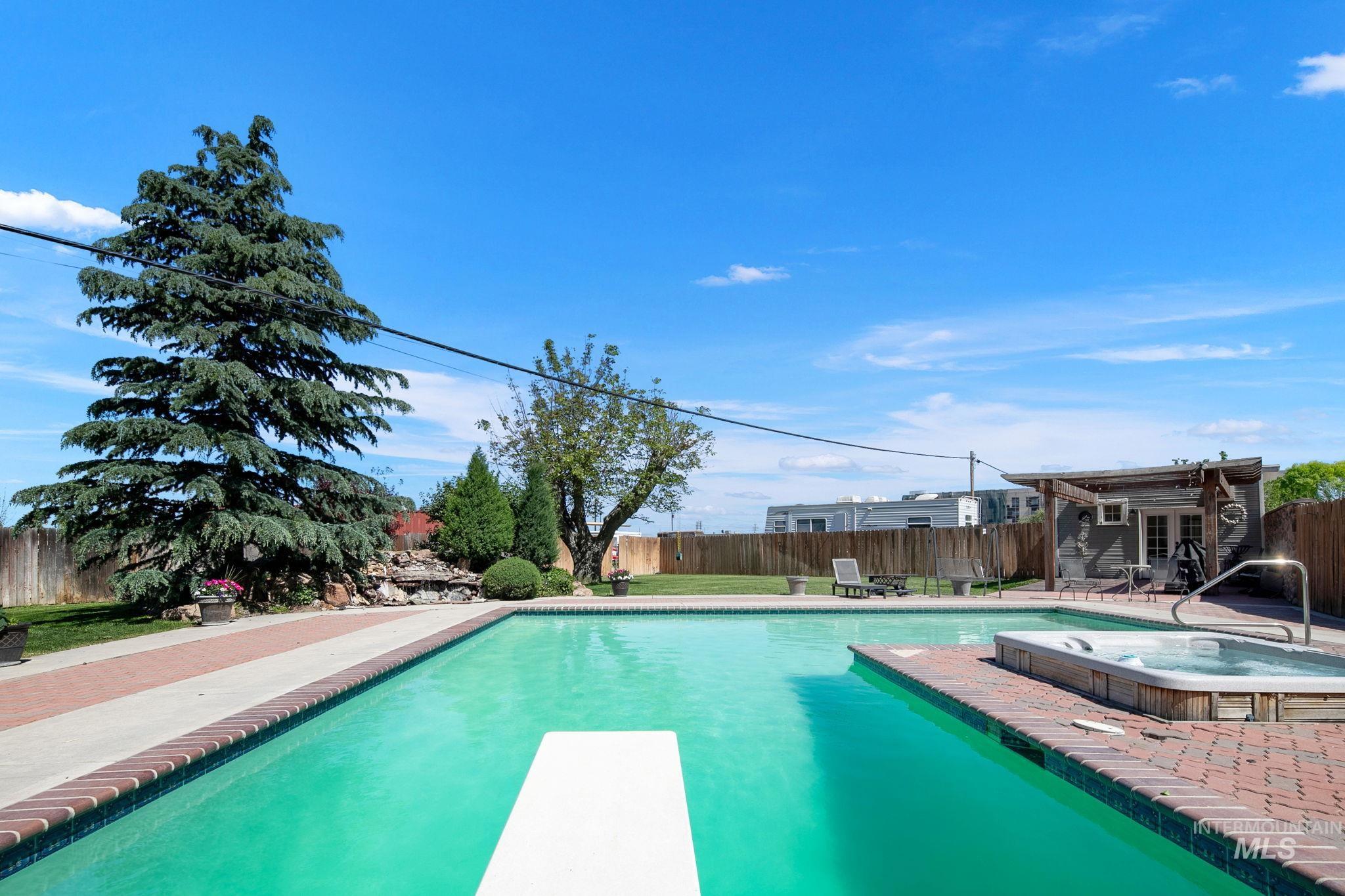 main property photo 29