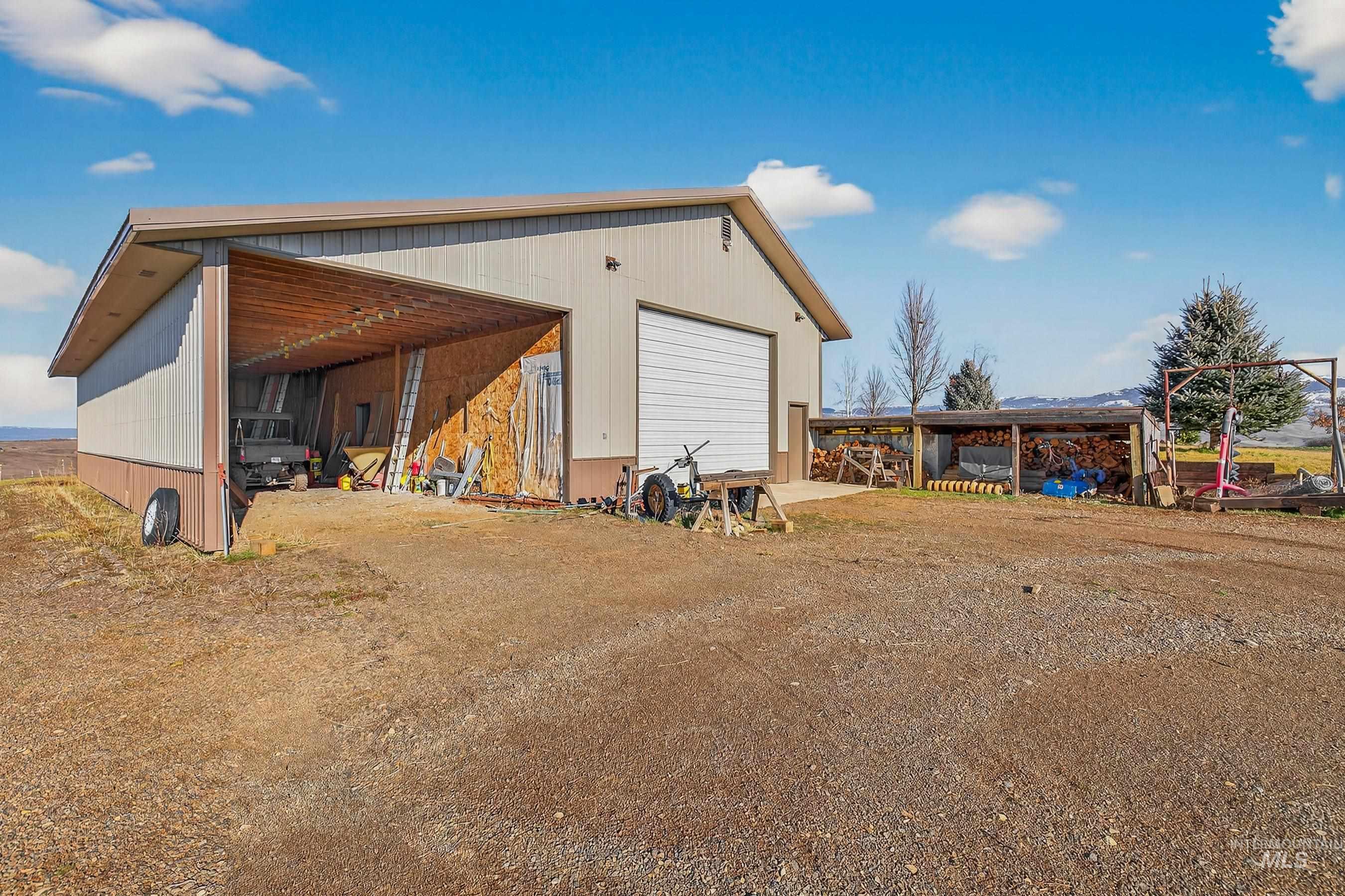 main property photo 40