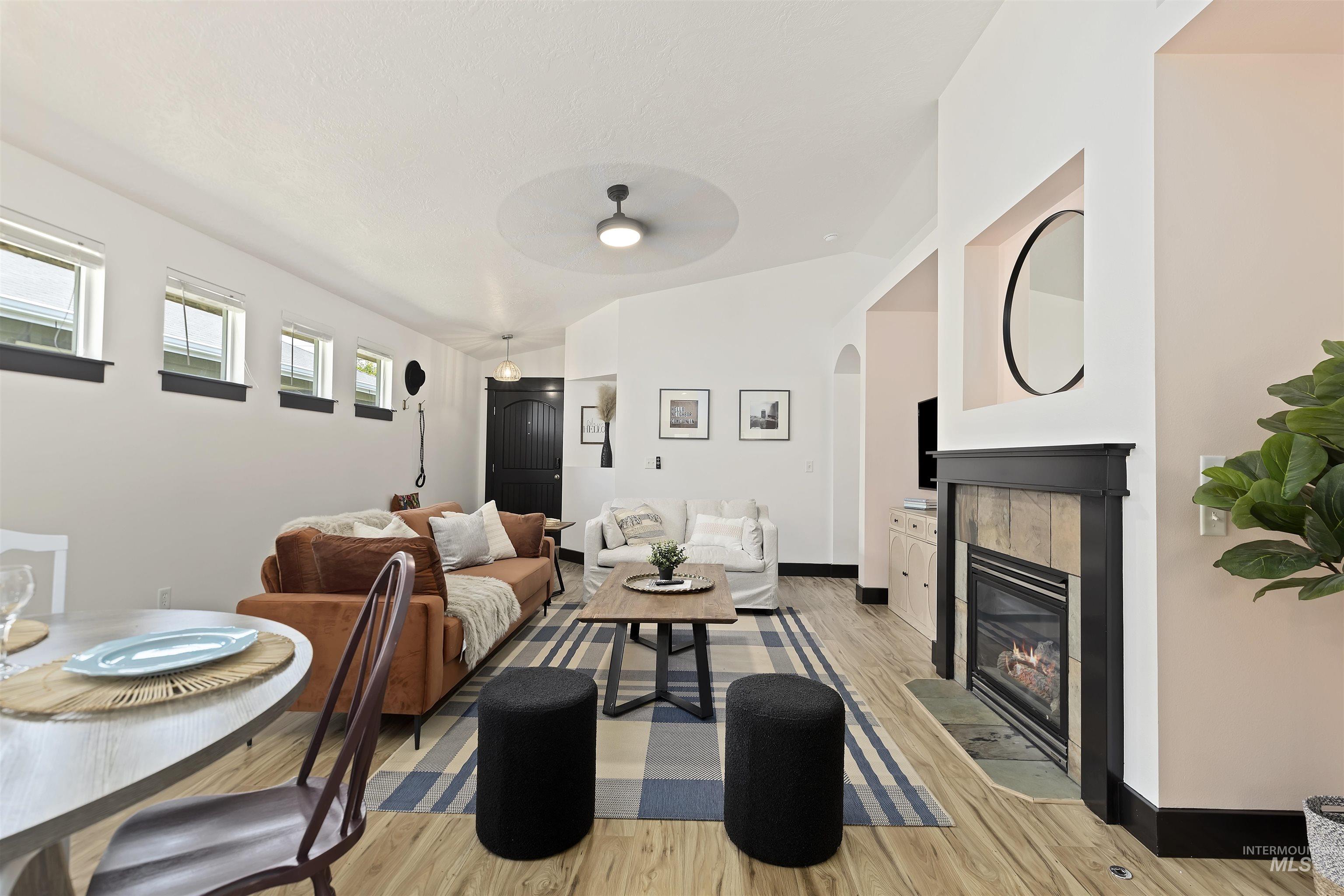 property viewer photo 6