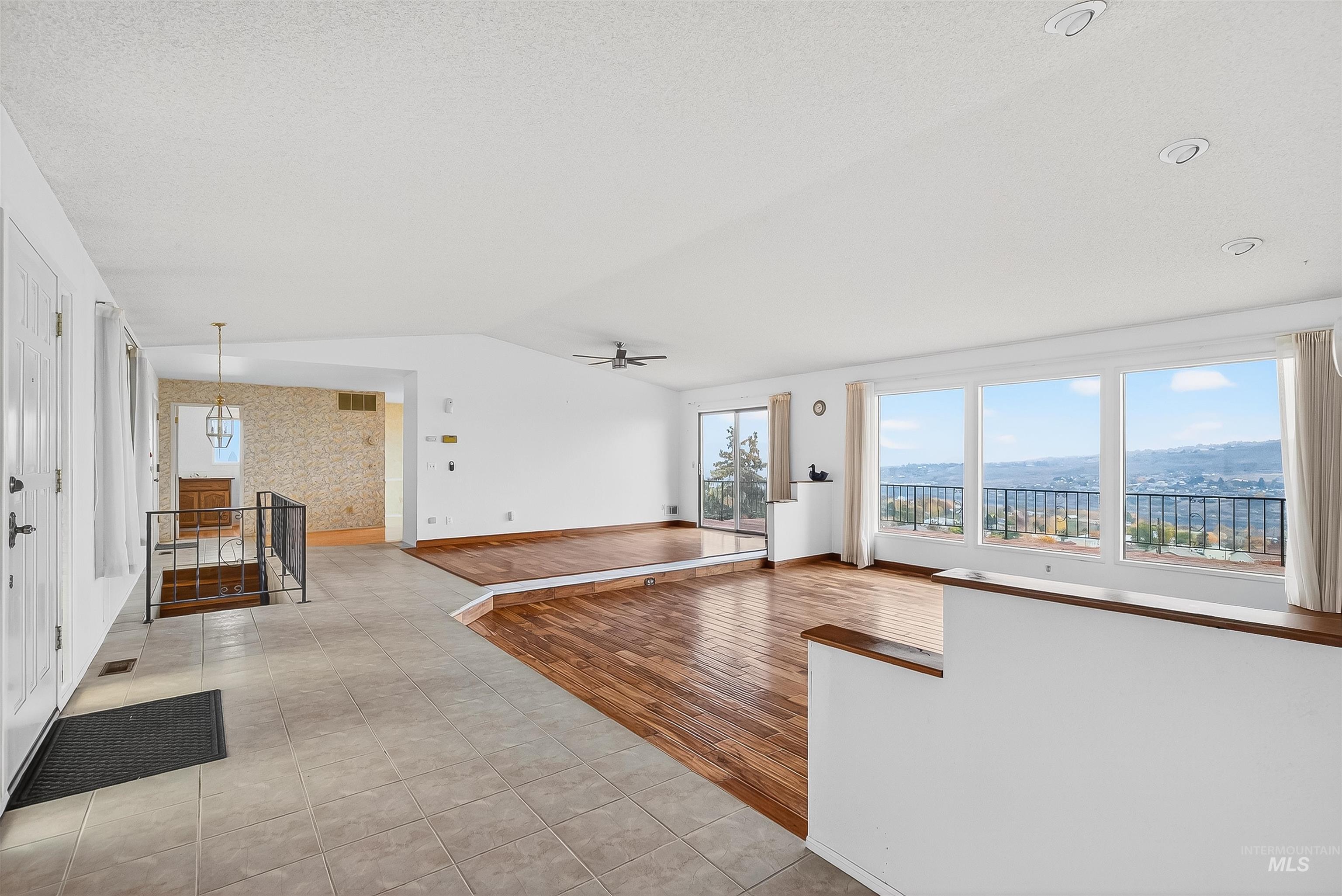 property viewer photo 10