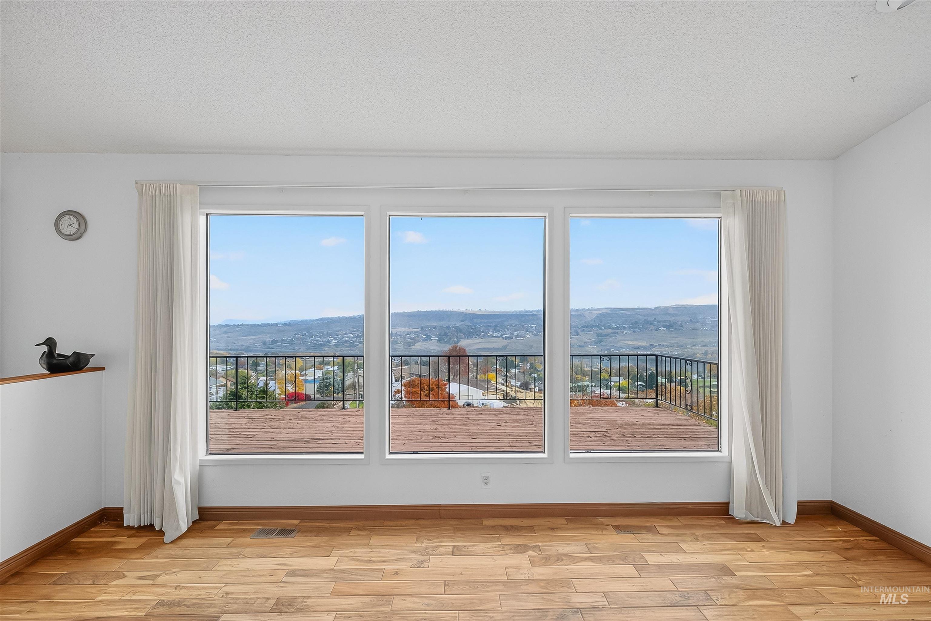 property viewer photo 8