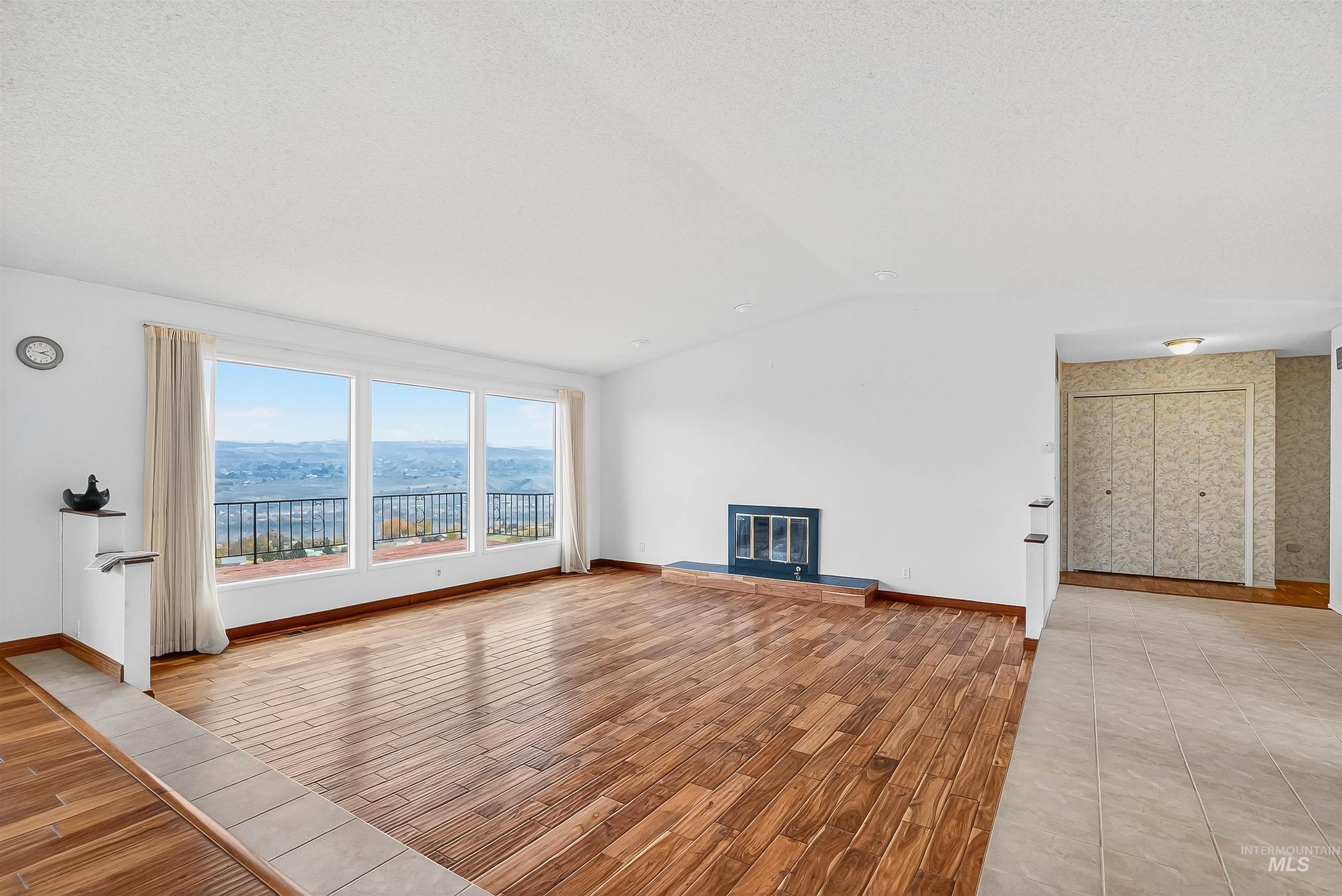property viewer photo 9