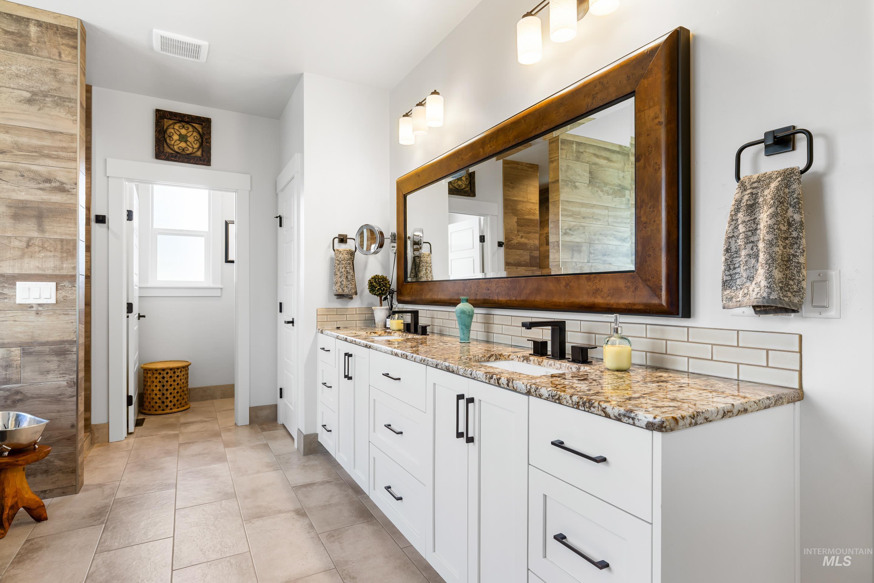 property viewer photo 36