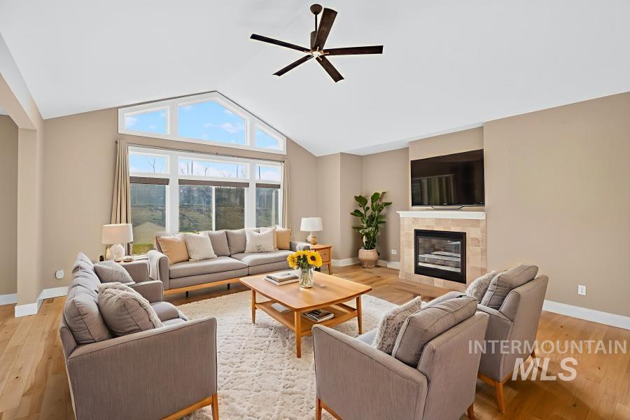 property viewer photo 2