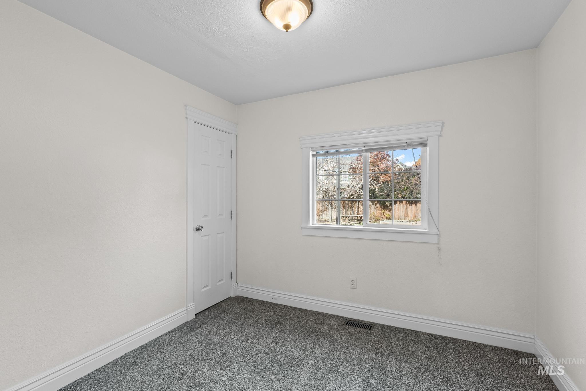 property viewer photo 20