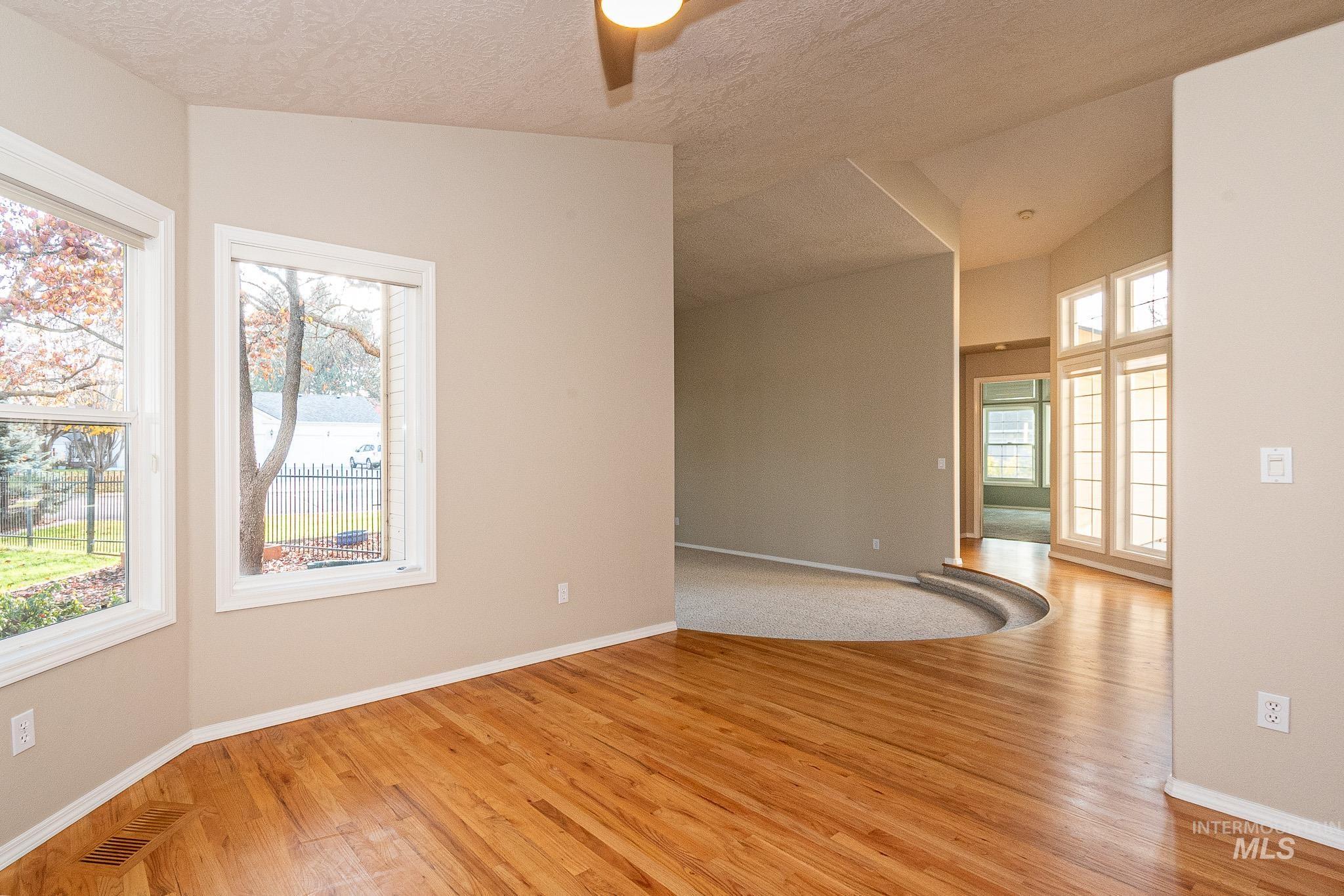 property viewer photo 23