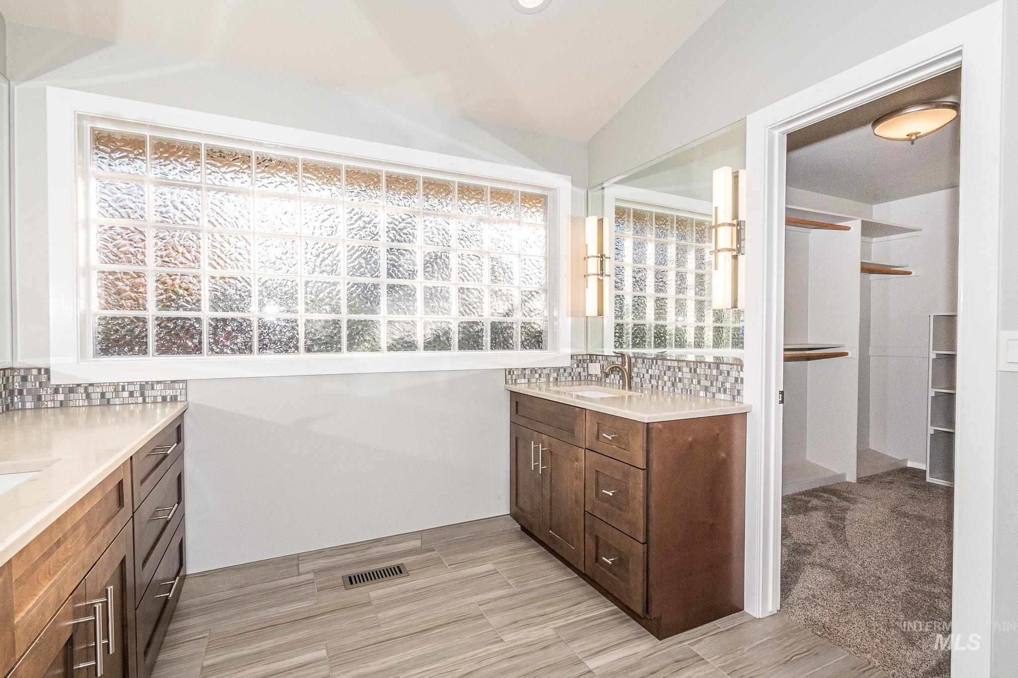 property viewer photo 30