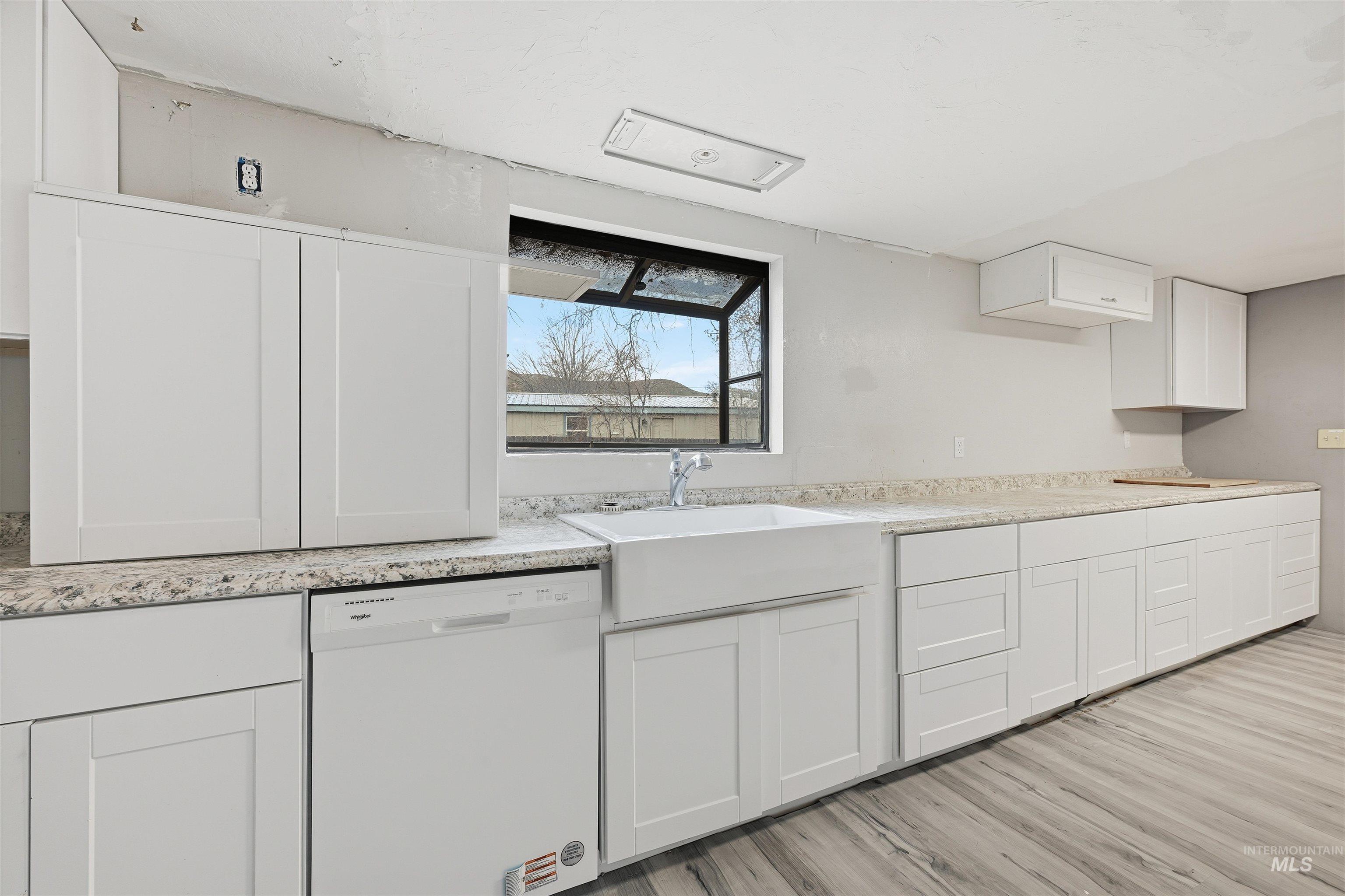 property viewer photo 18