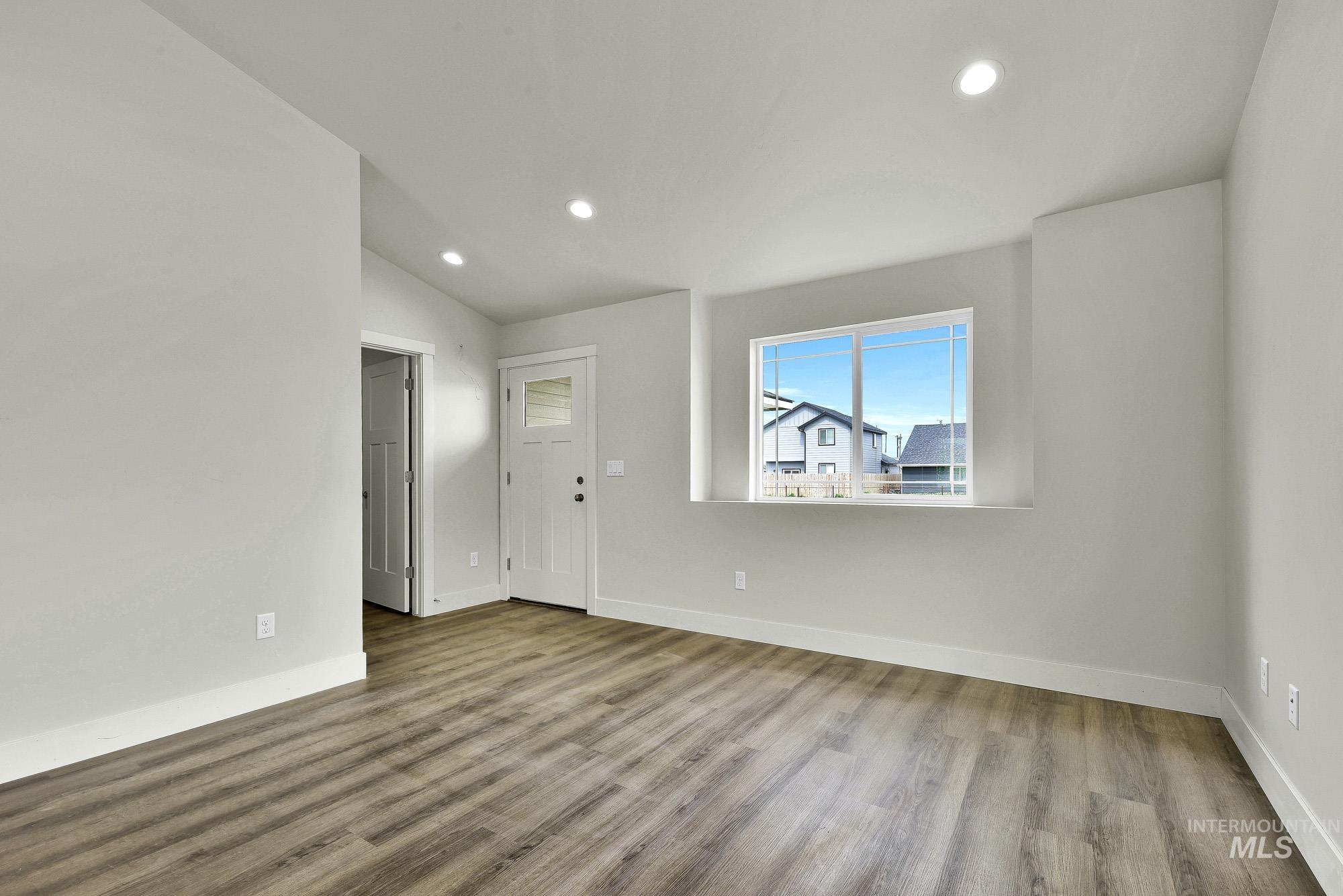 property viewer photo 3