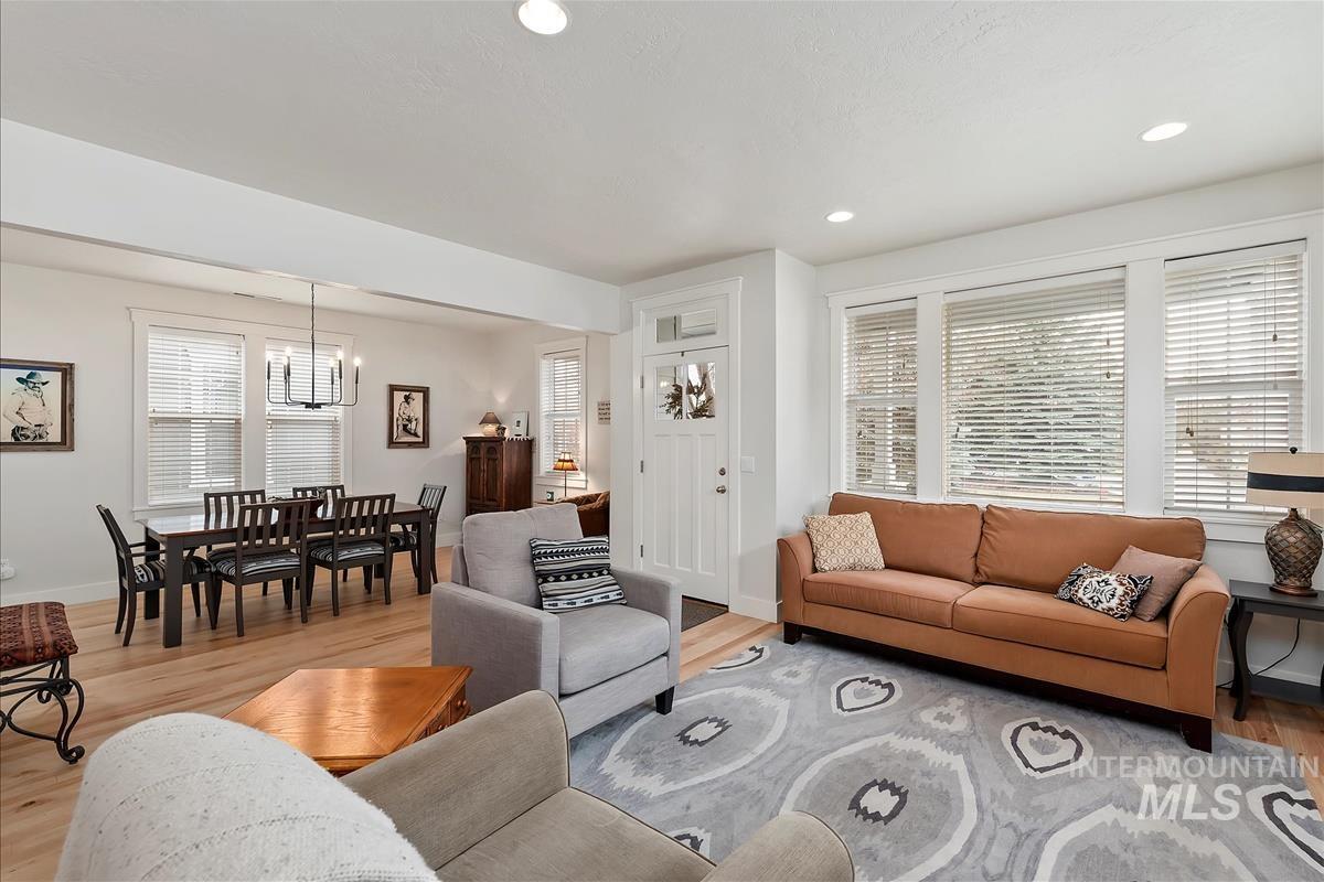 property viewer photo 5