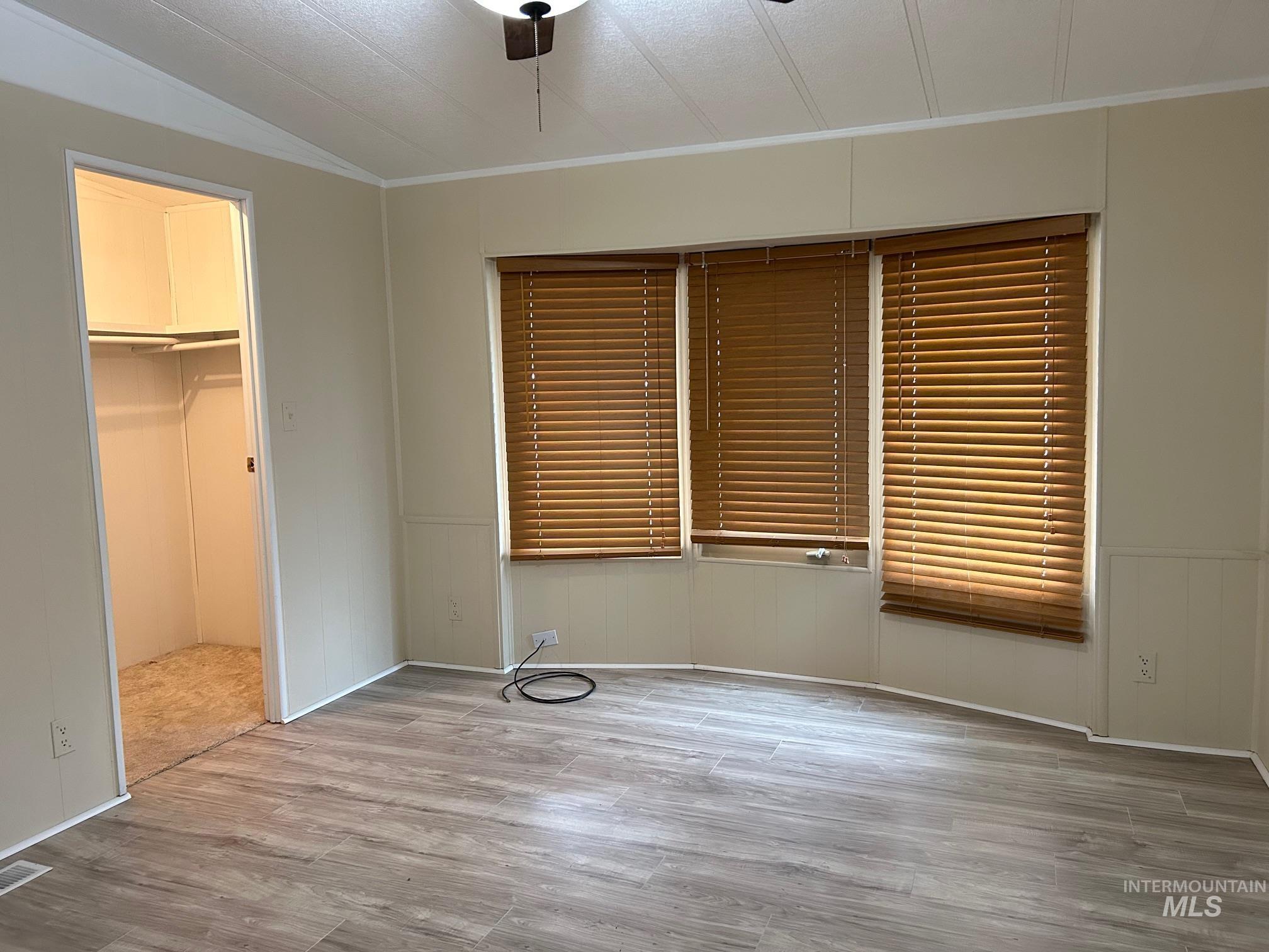 property viewer photo 10