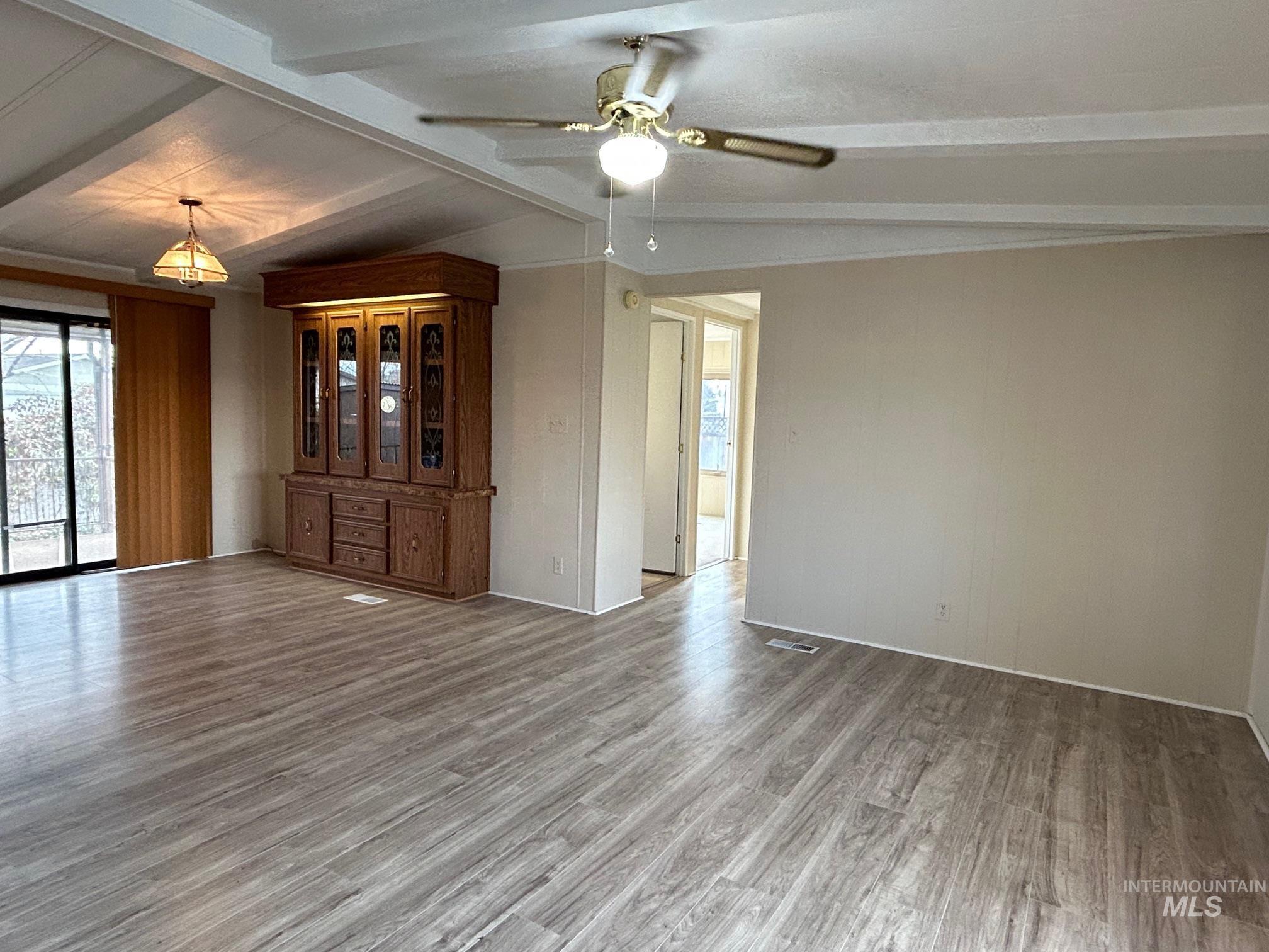 property viewer photo 3