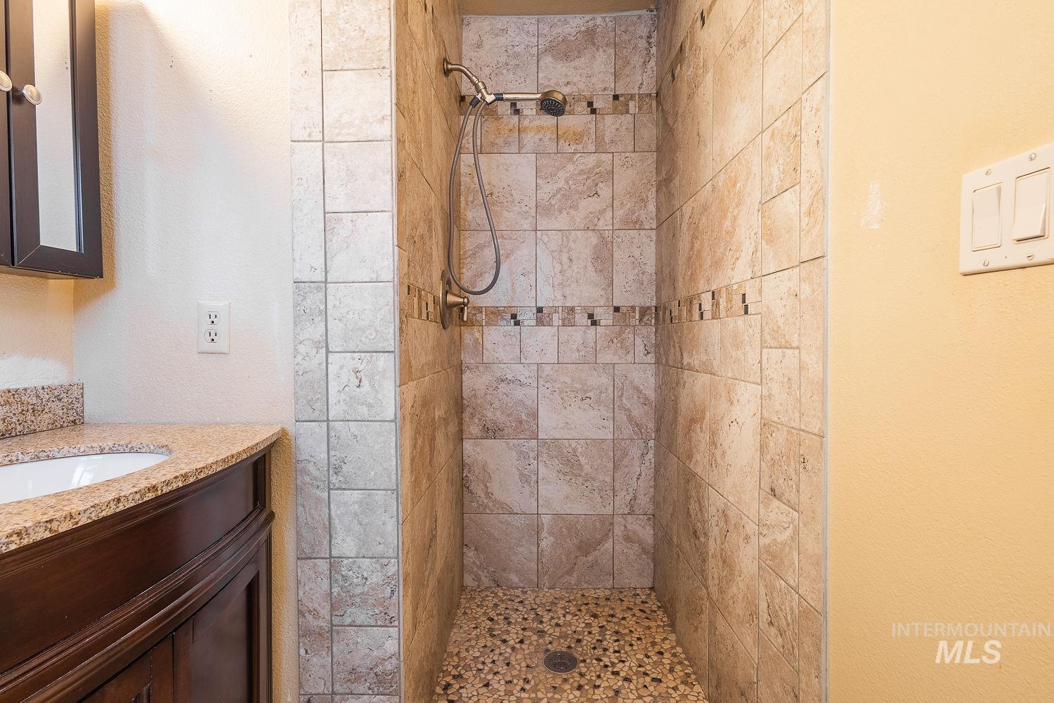 property viewer photo 20