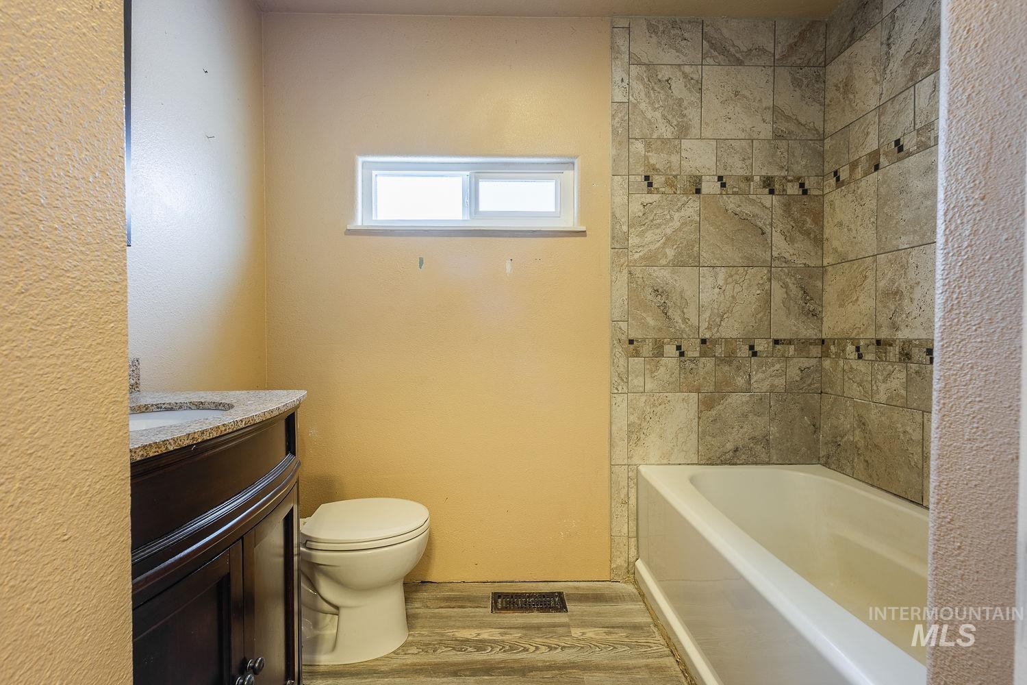 property viewer photo 24