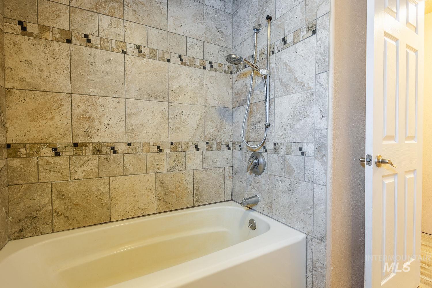 property viewer photo 26