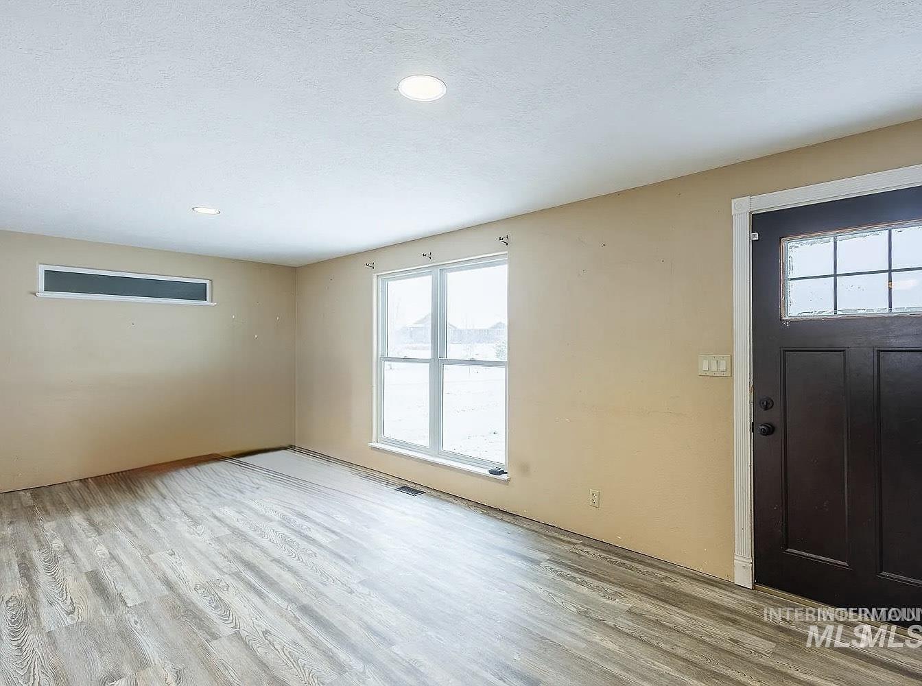 property viewer photo 3