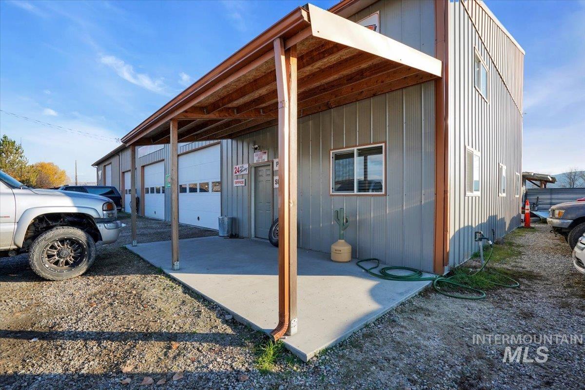 main property photo 34