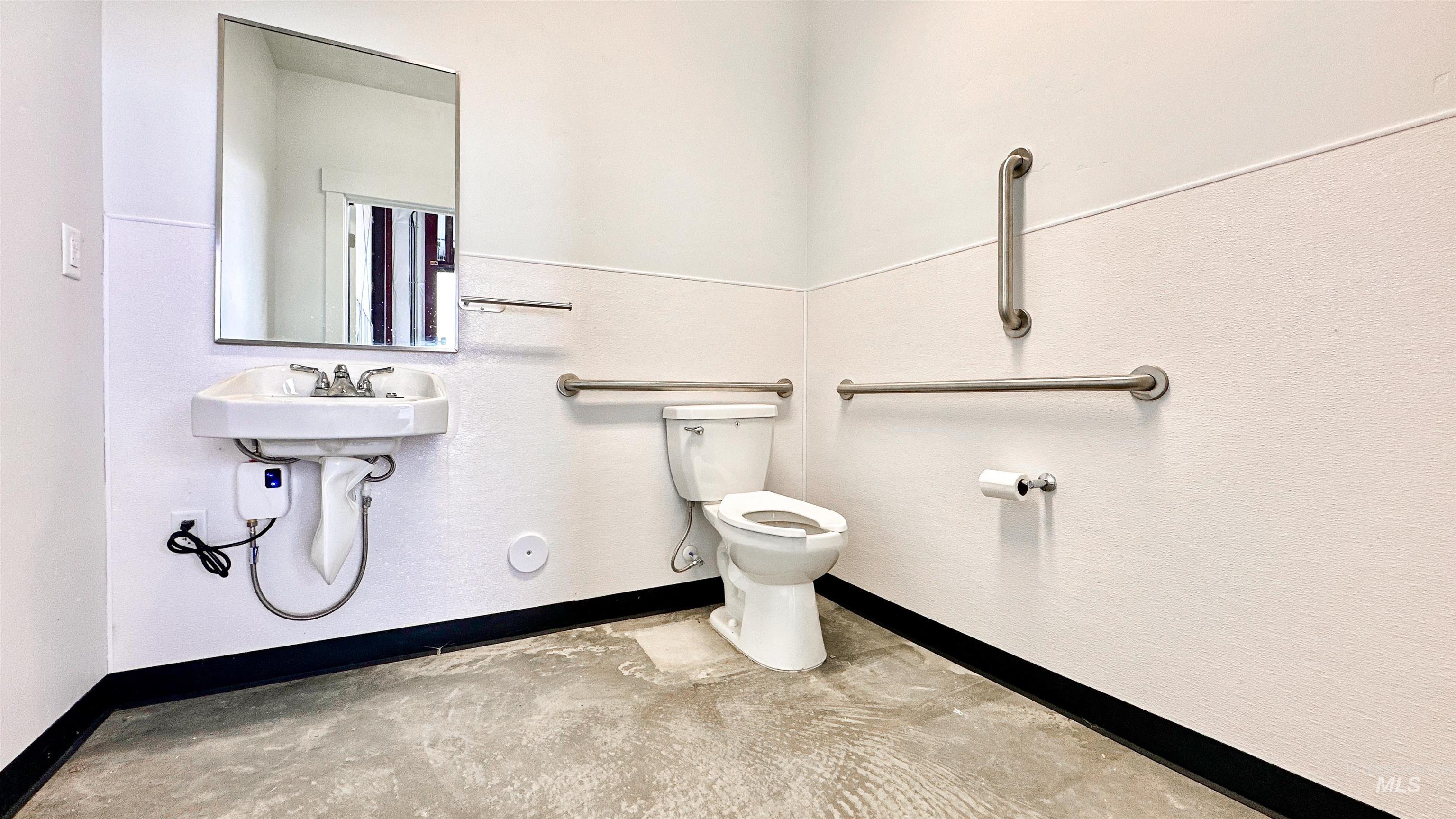 main property photo 13