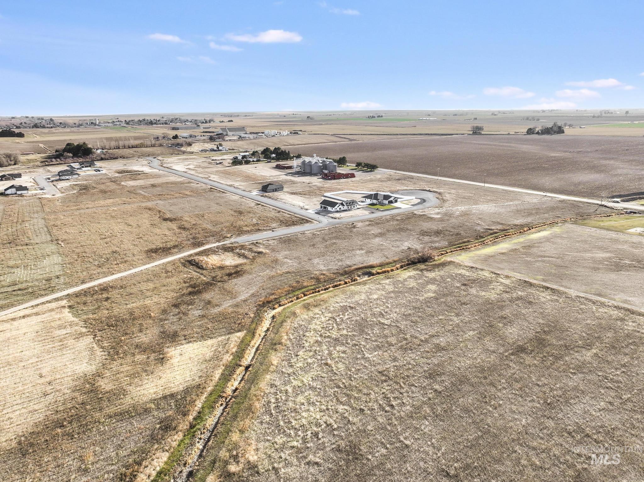main property photo 25