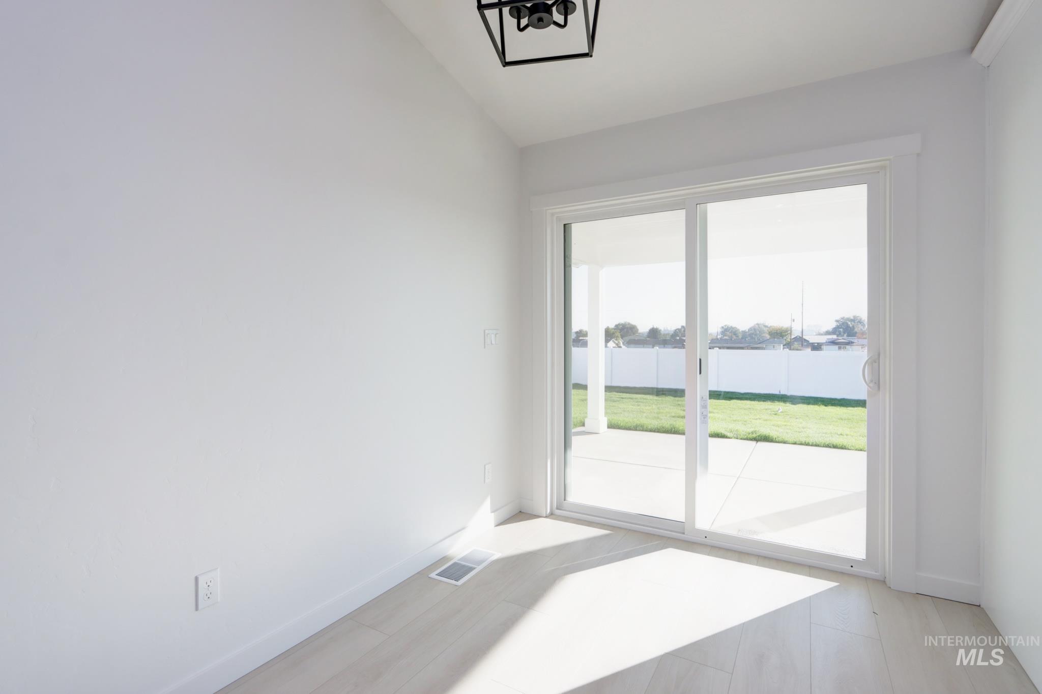 property viewer photo 23