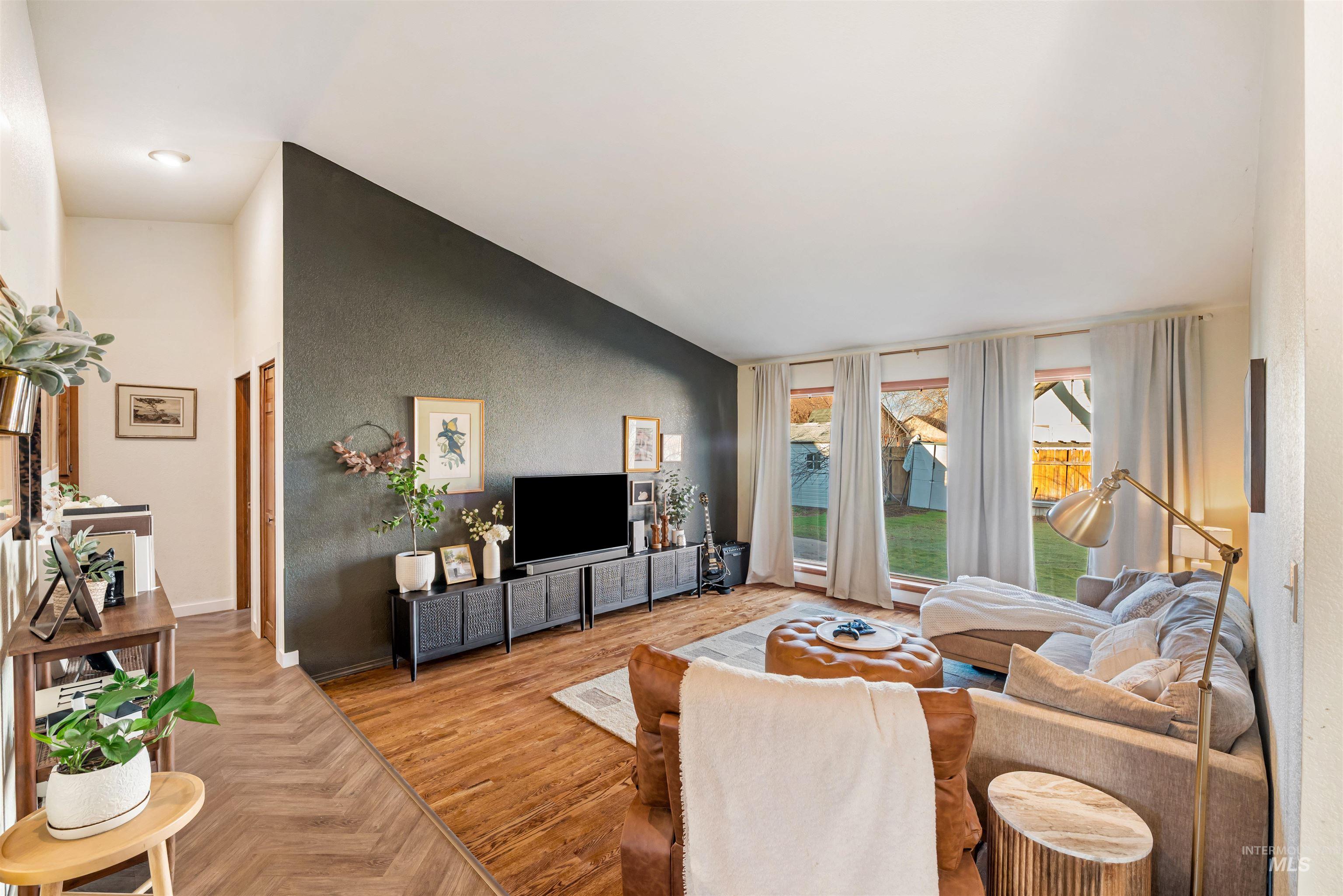 property viewer photo 10
