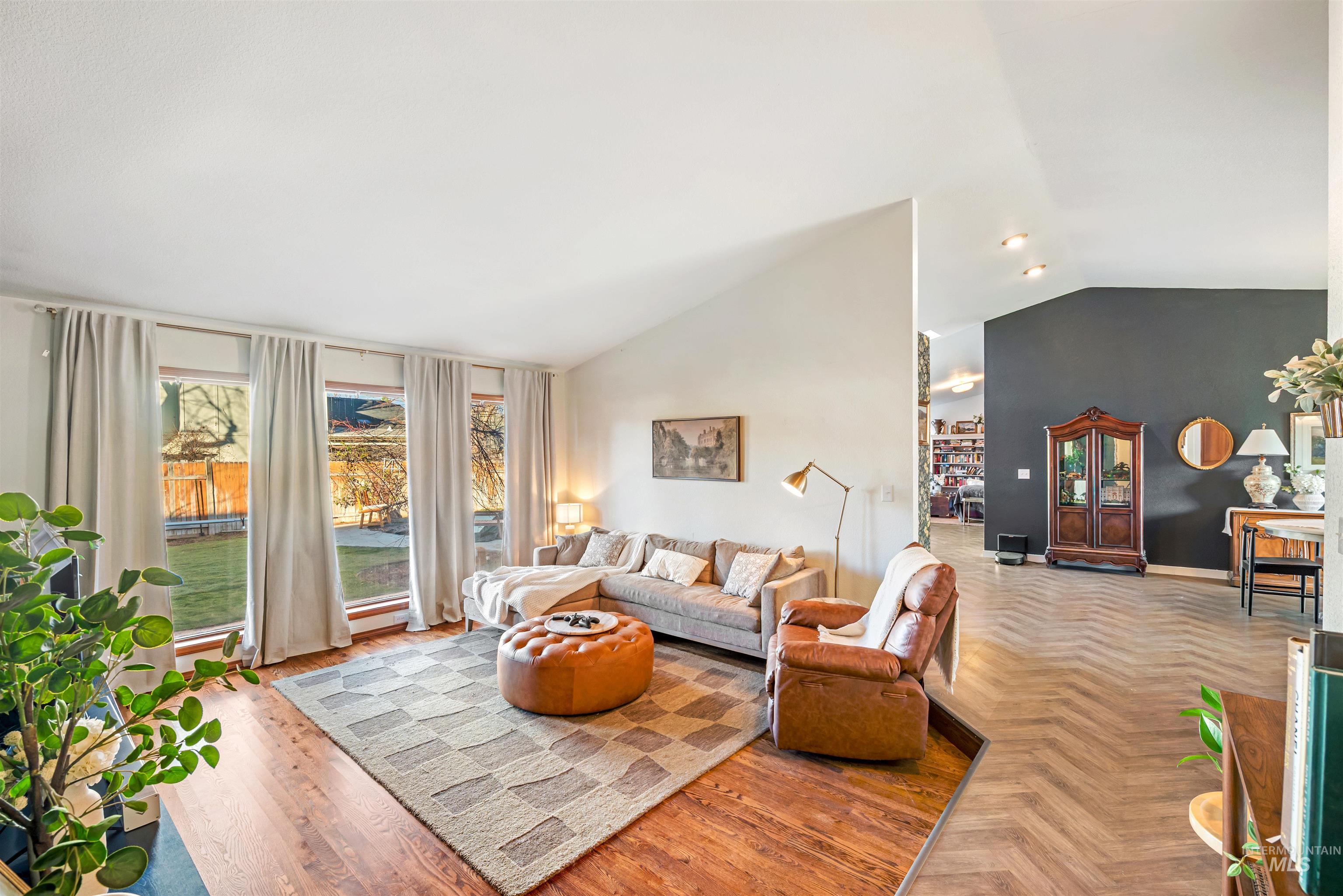 property viewer photo 11