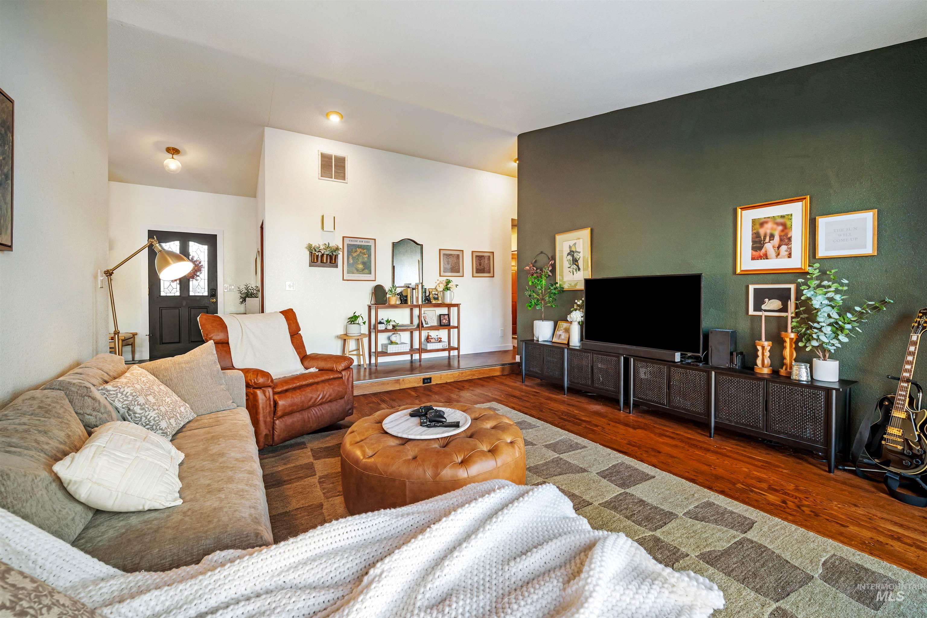 property viewer photo 9