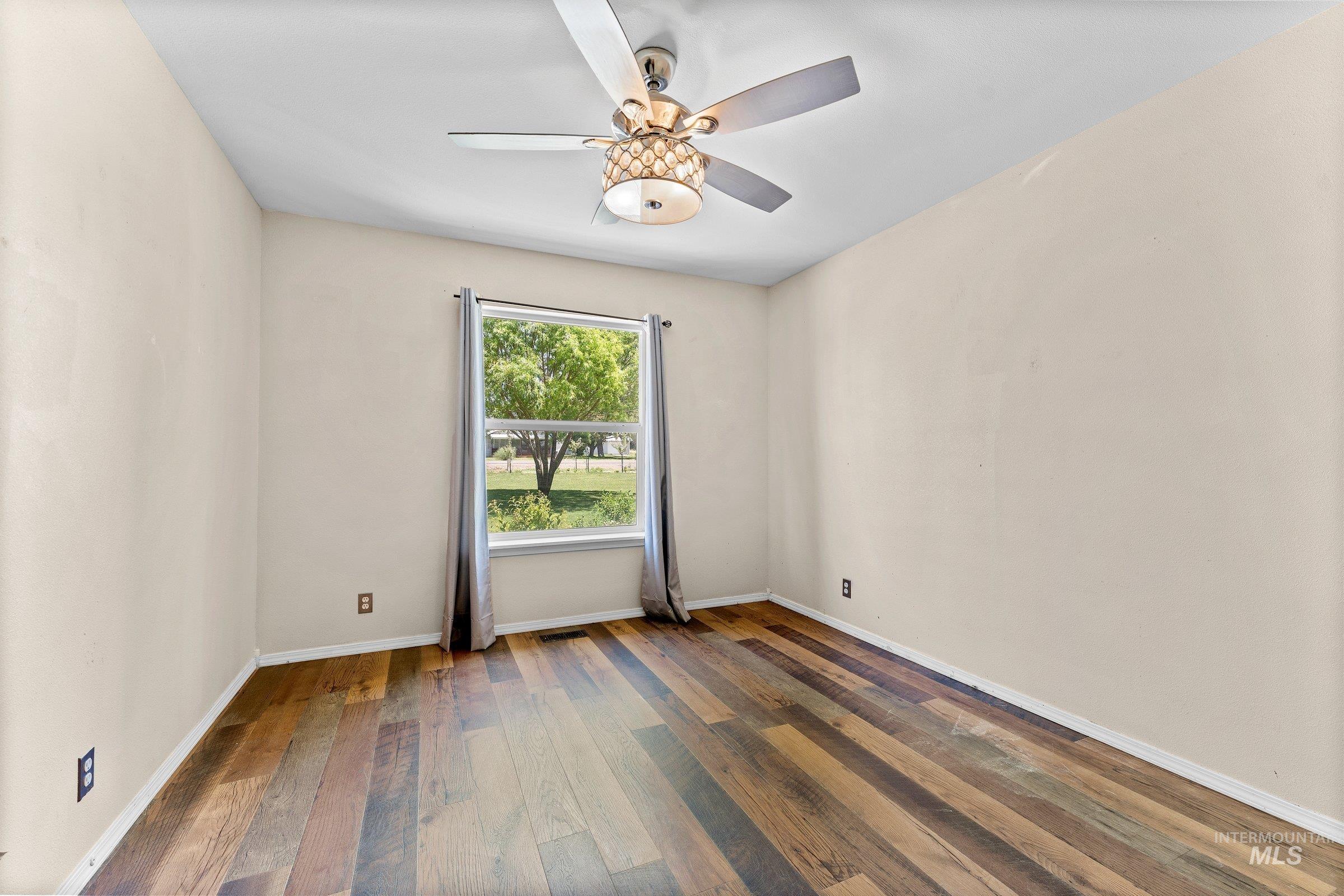 property viewer photo 13
