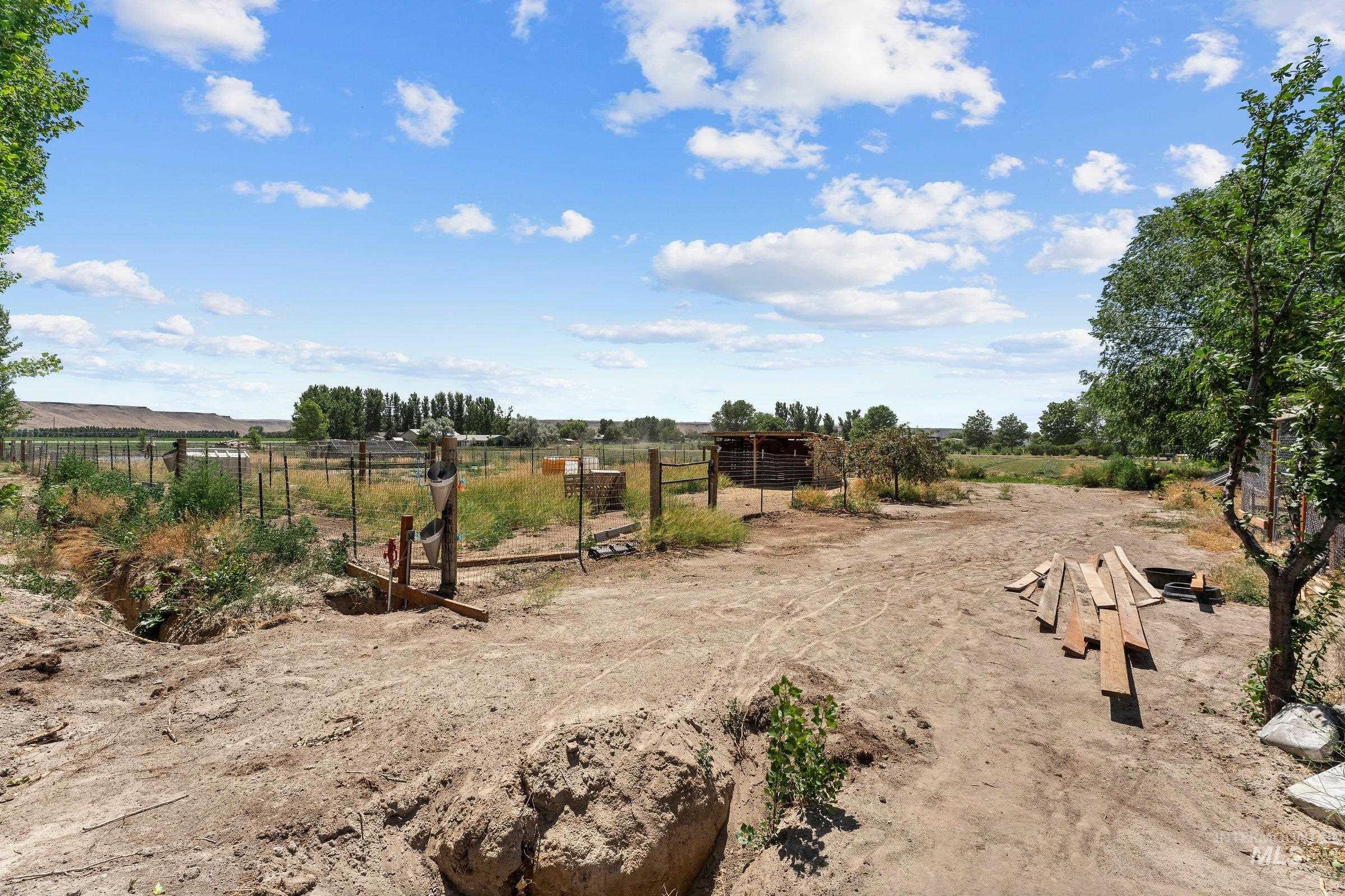 property viewer photo 18
