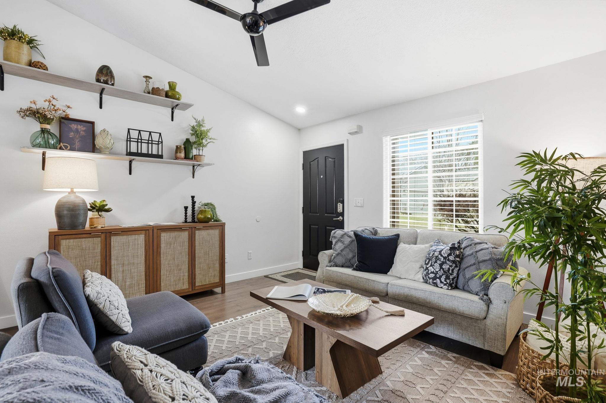 property viewer photo 3