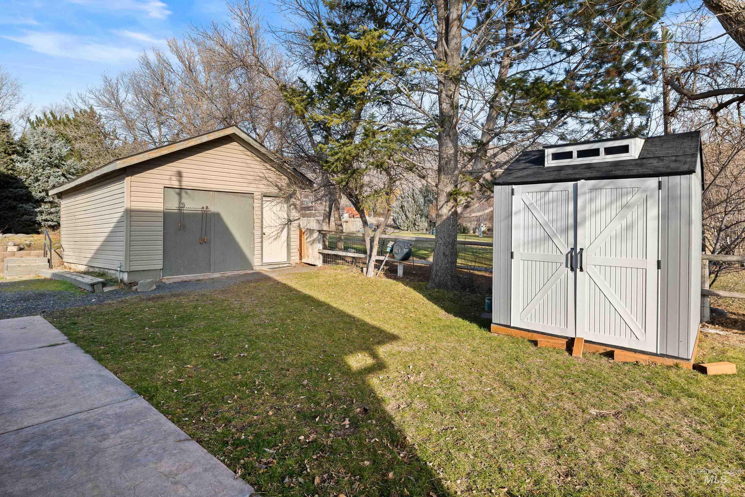 main property photo 41