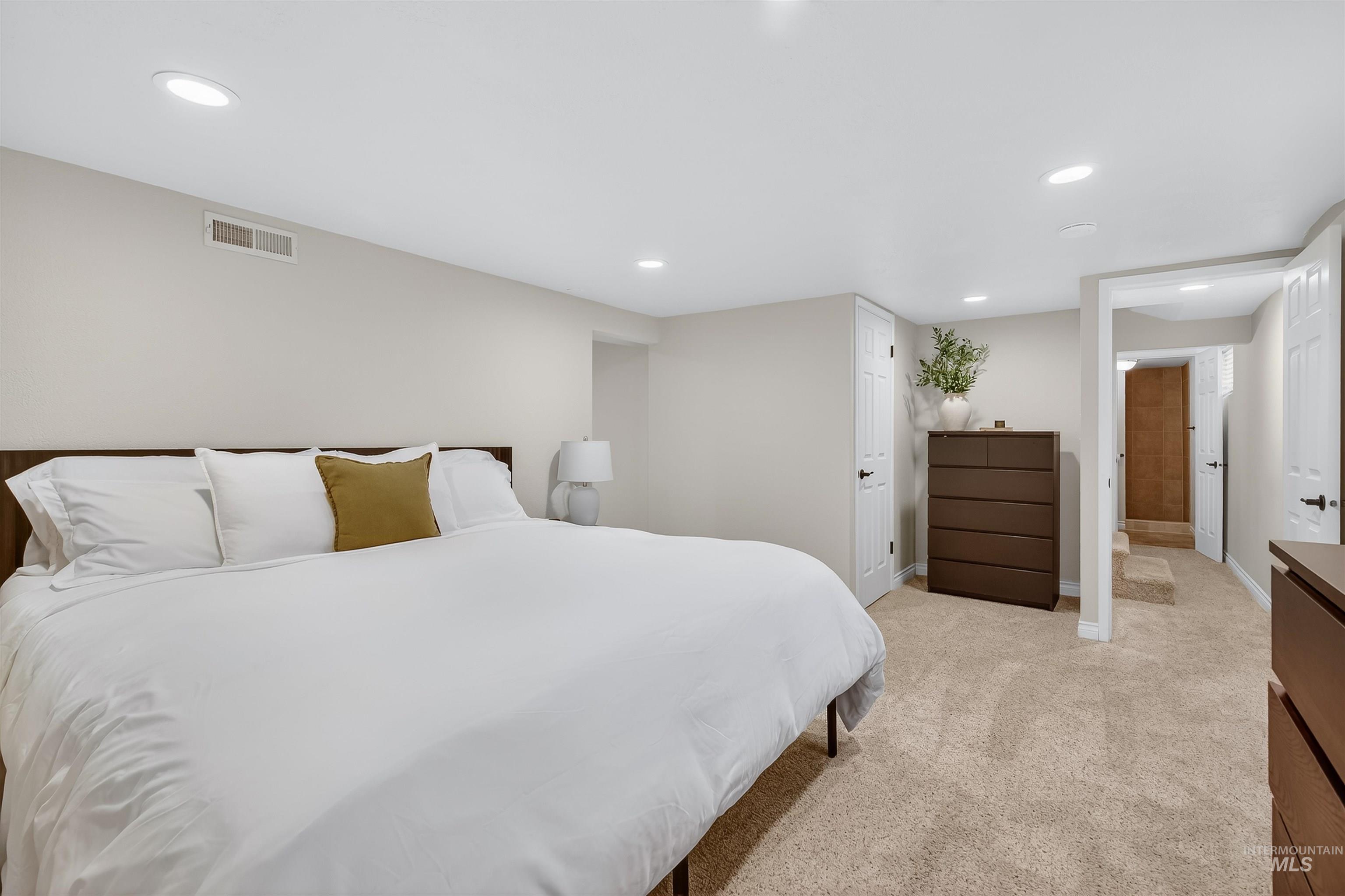 property viewer photo 27