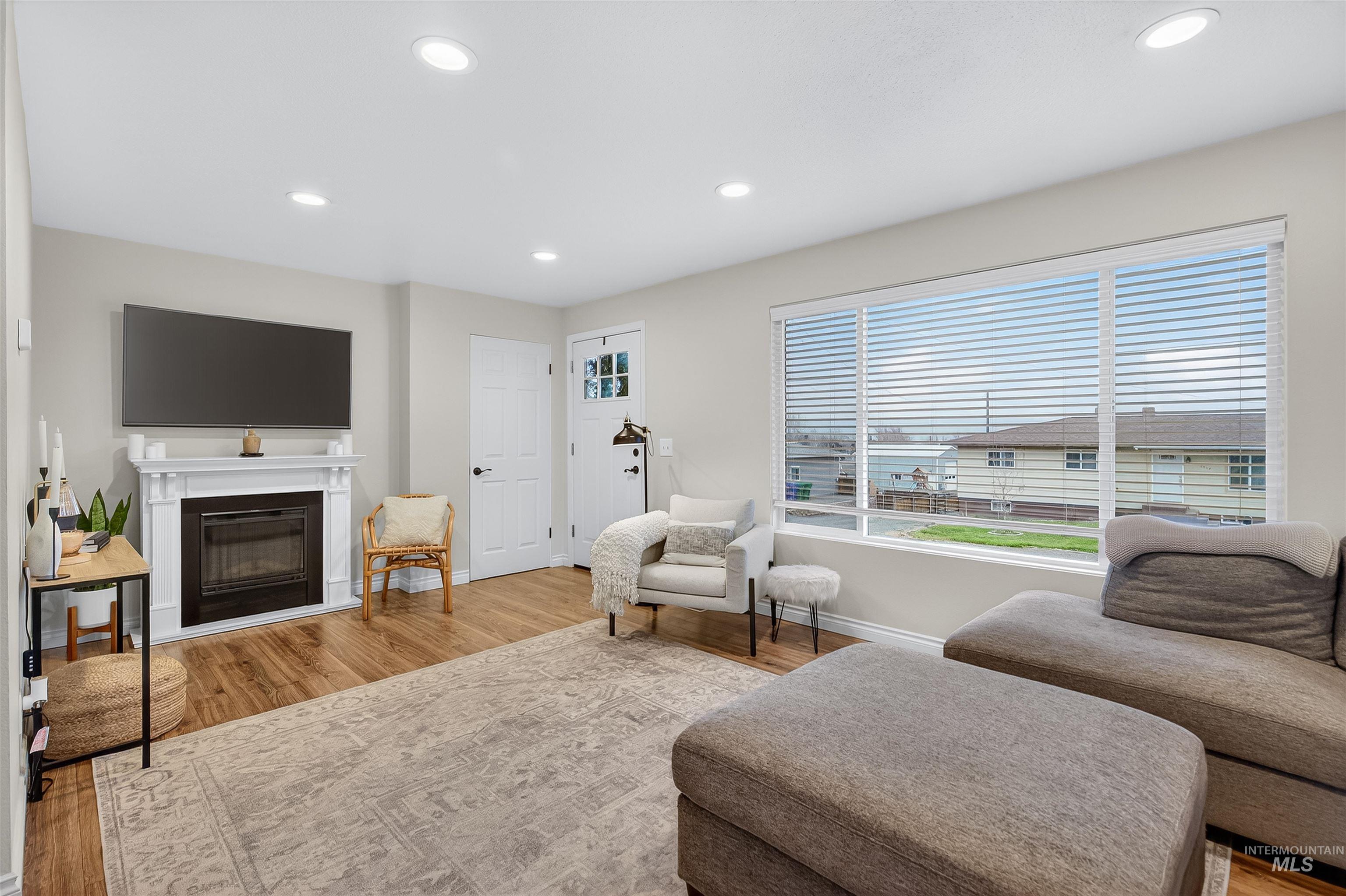 property viewer photo 3