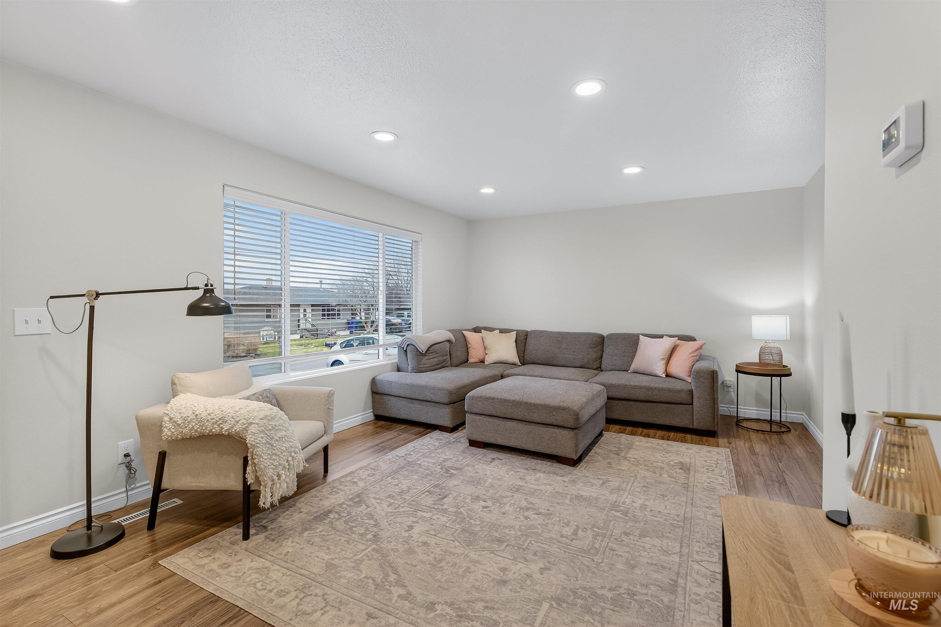property viewer photo 4