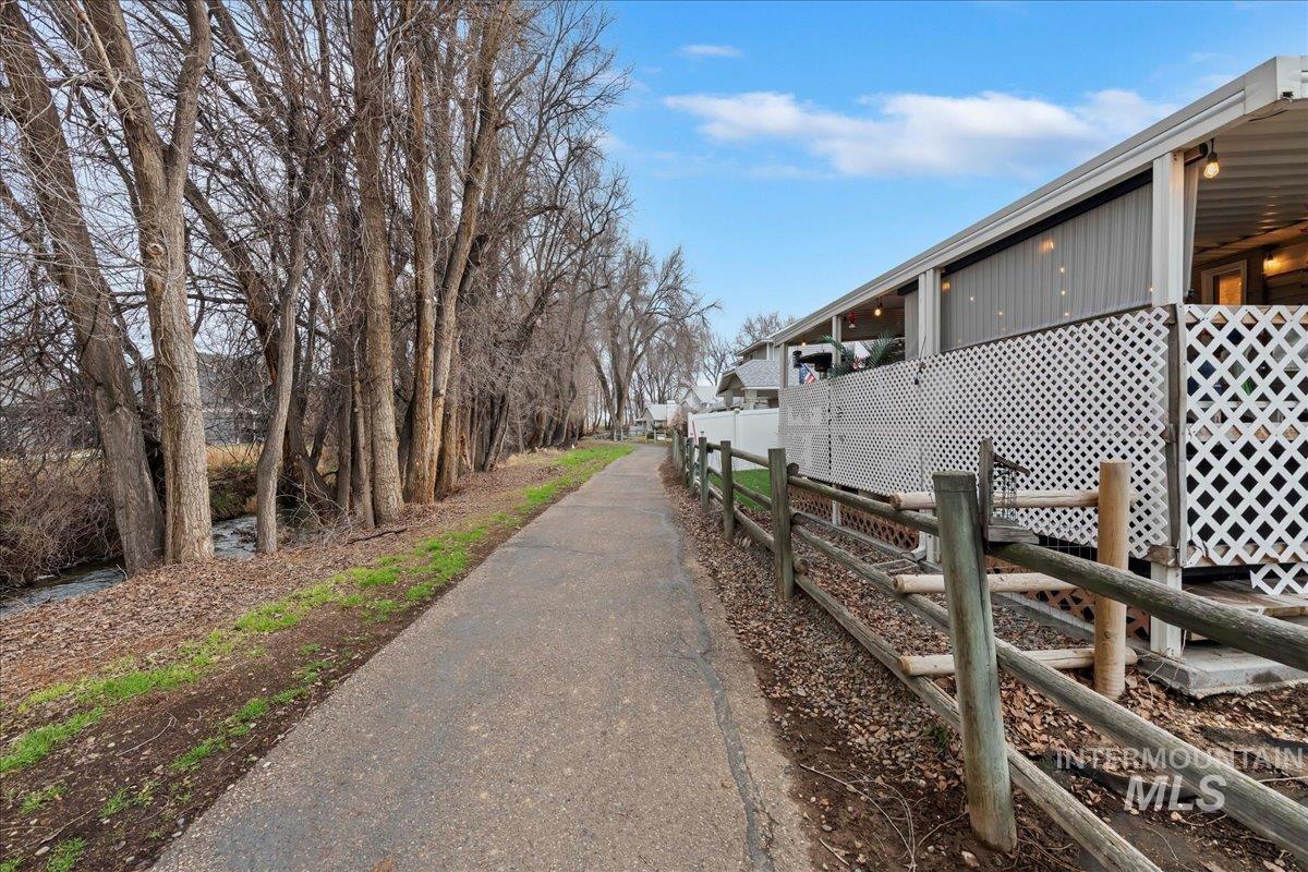 property viewer photo 25