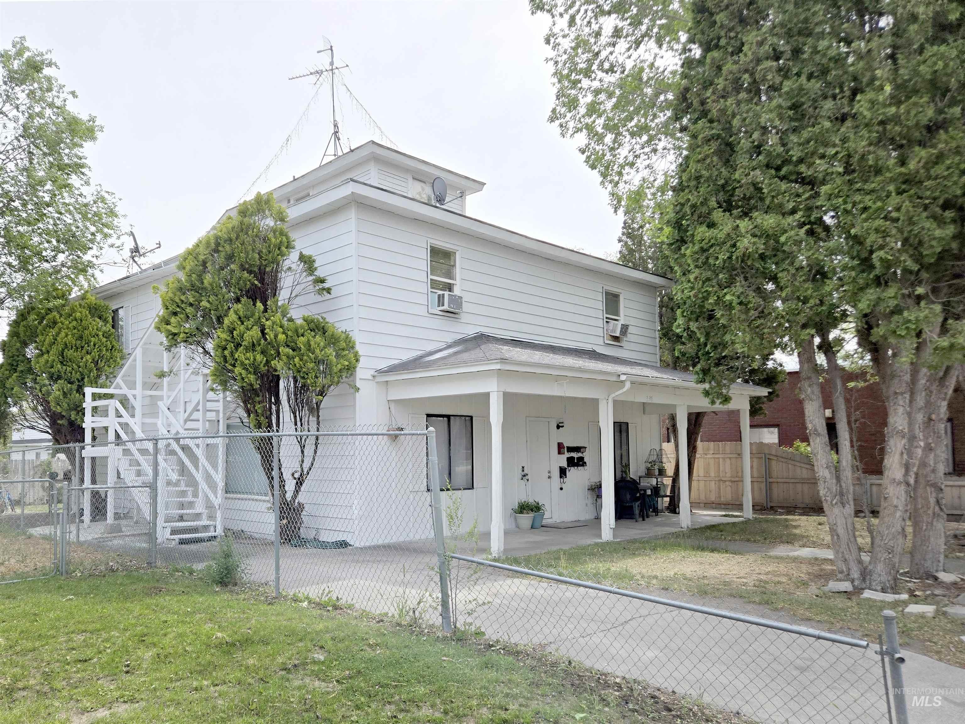 main property photo 28