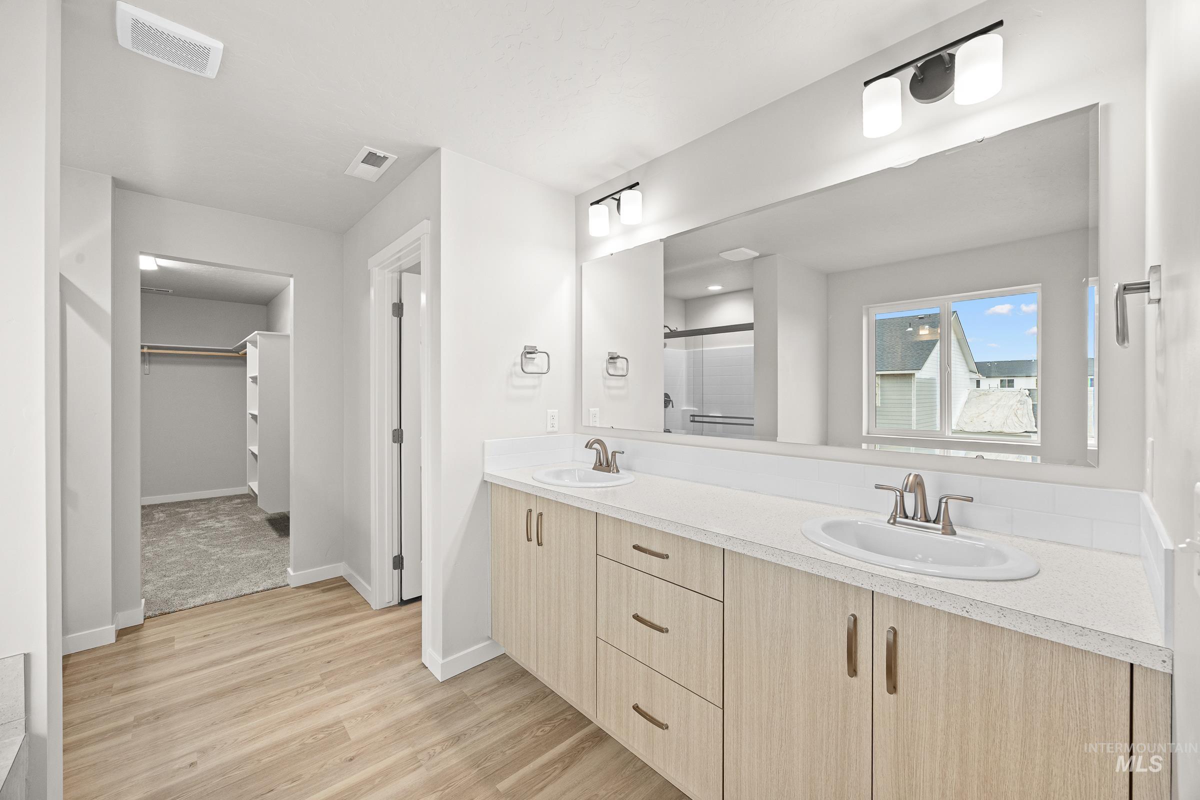 property viewer photo 23