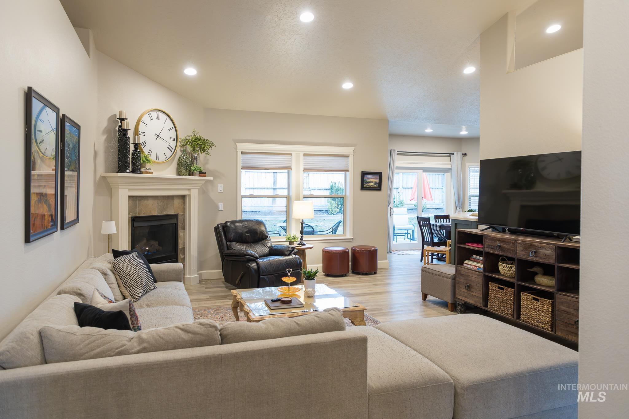 property viewer photo 1