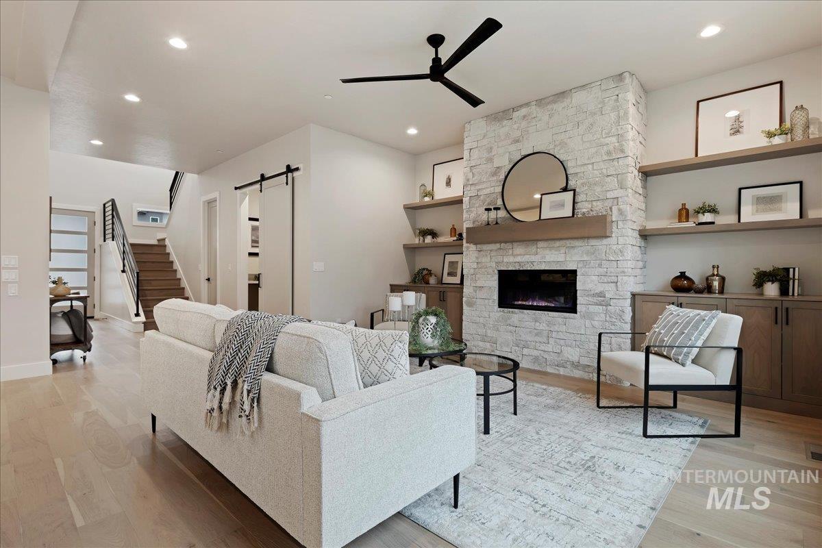 property viewer photo 5