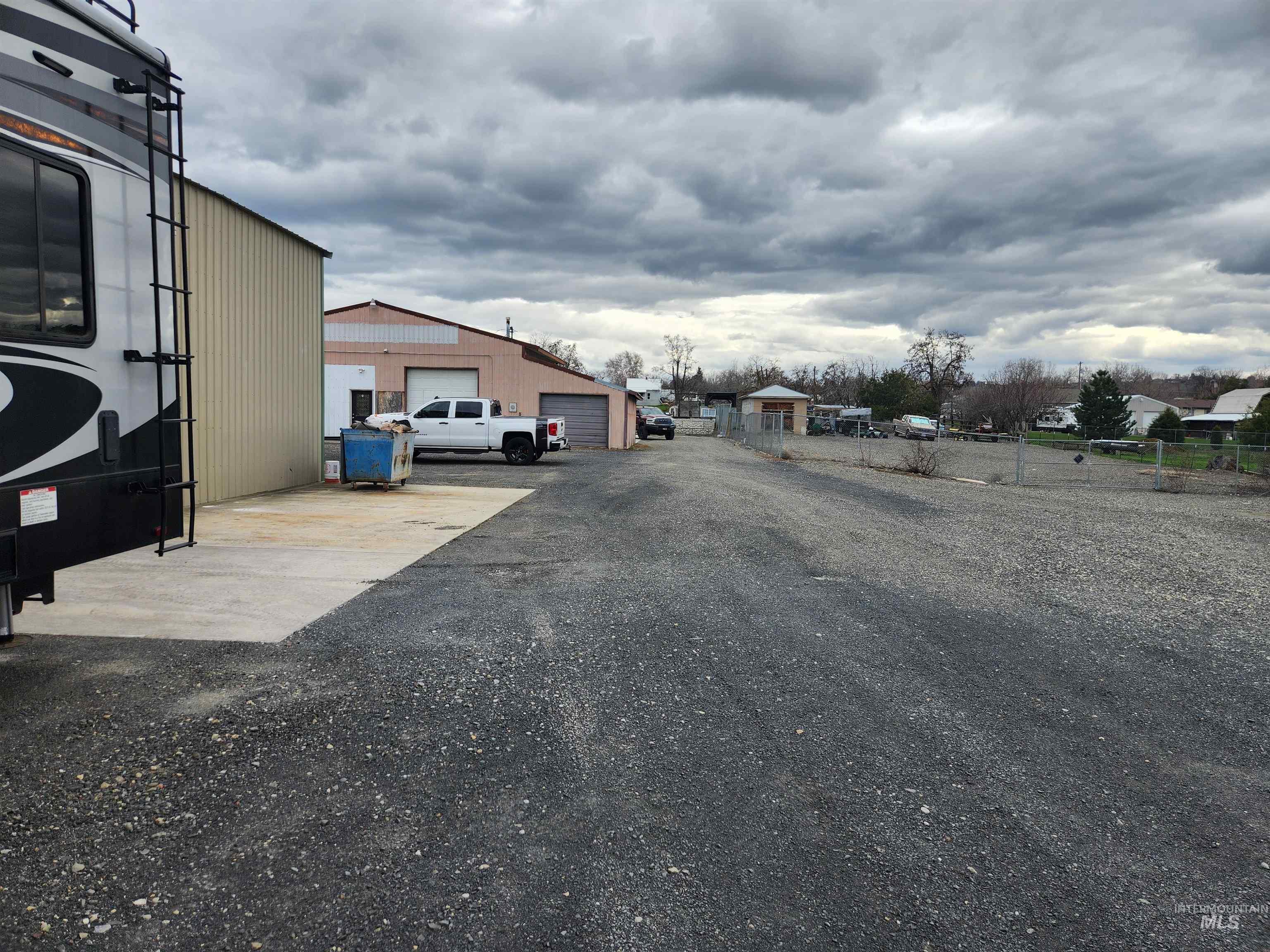 main property photo 11