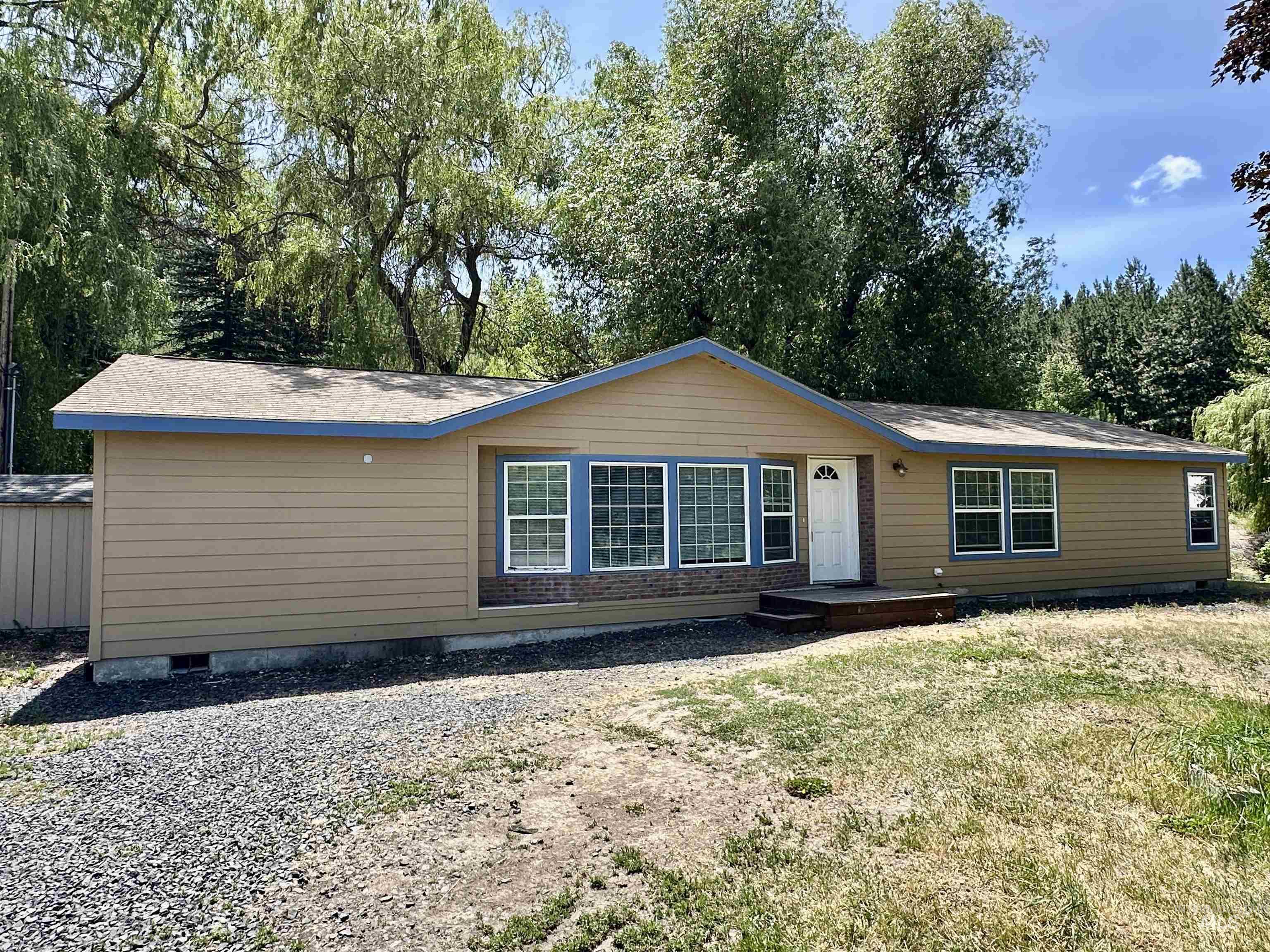main property photo 40