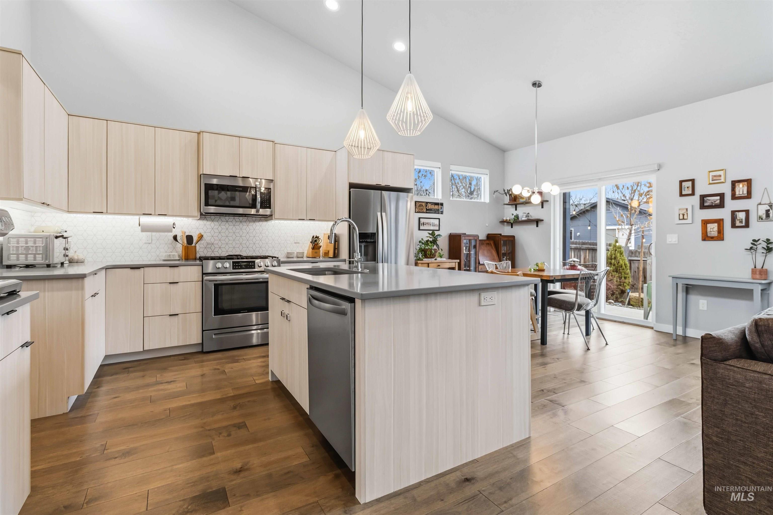 property viewer photo 11