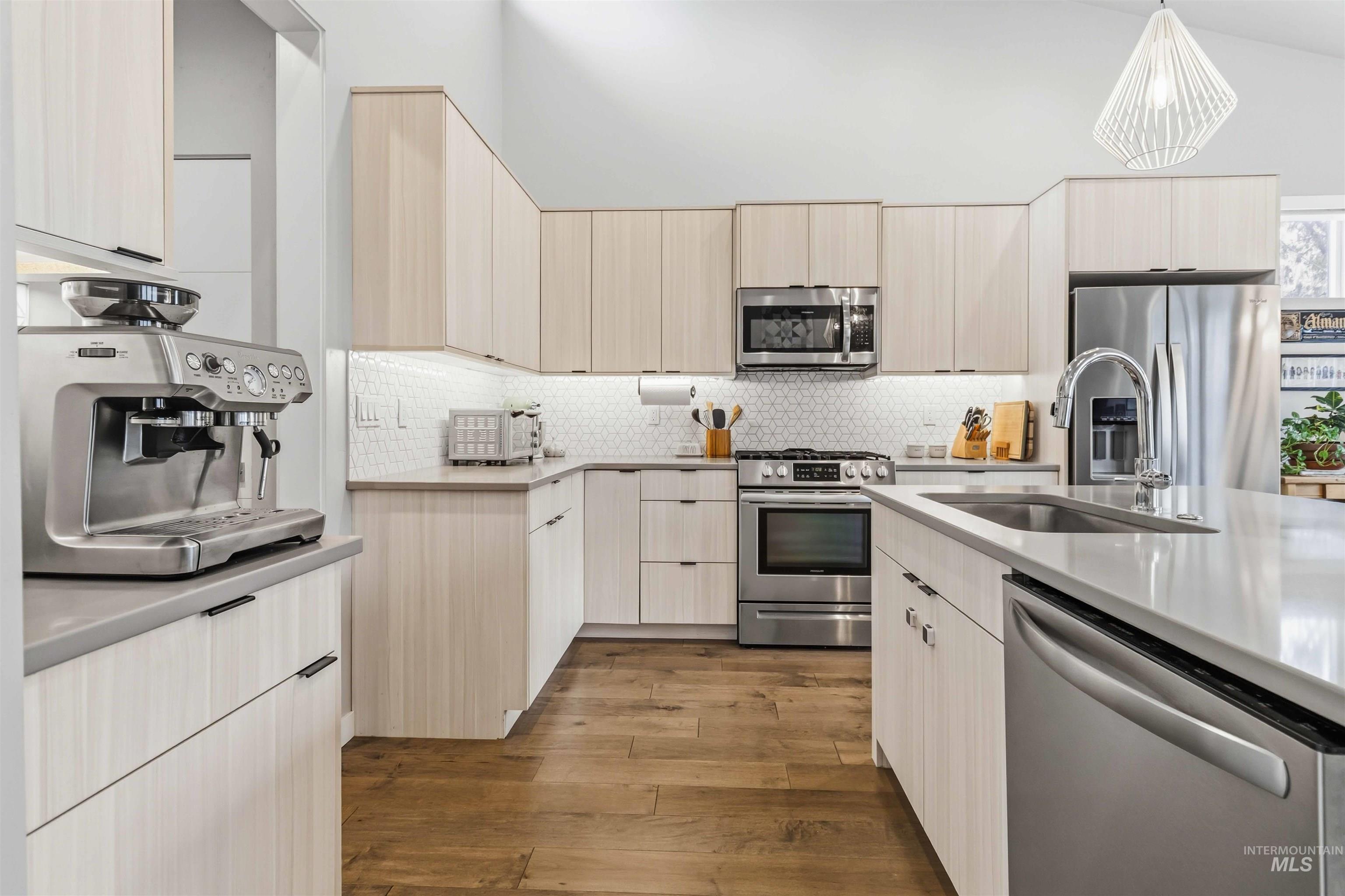 property viewer photo 12