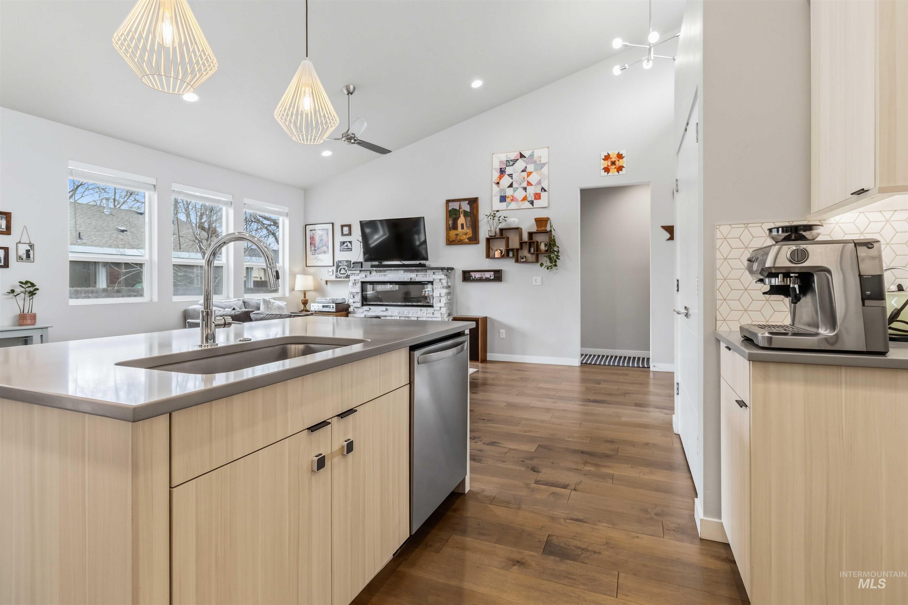 property viewer photo 13