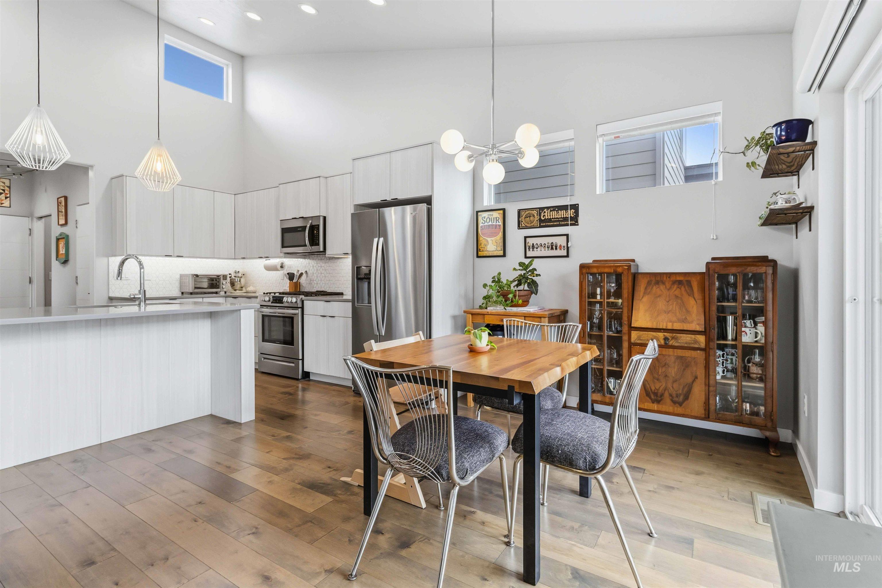 property viewer photo 18