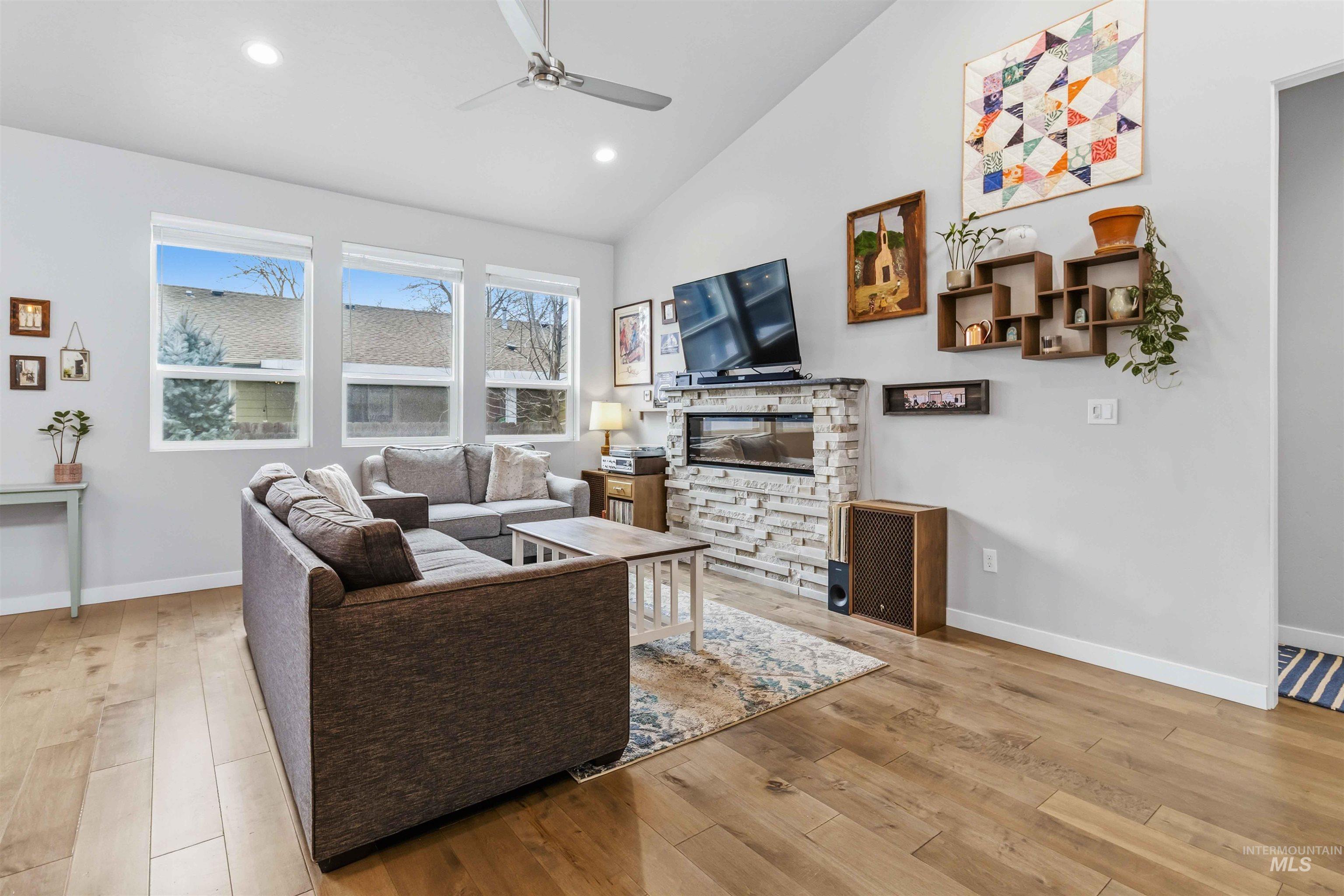 property viewer photo 6