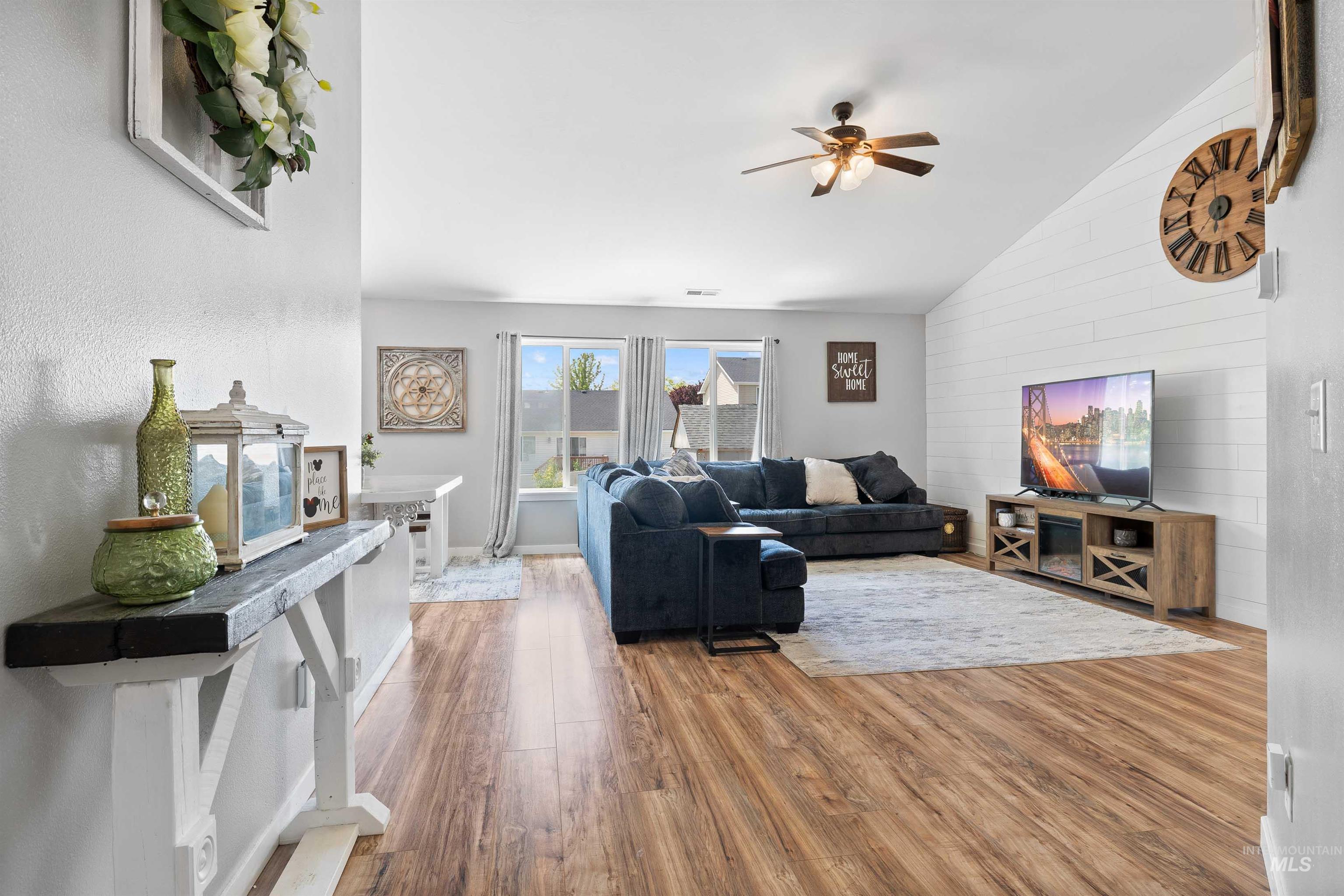 property viewer photo 2